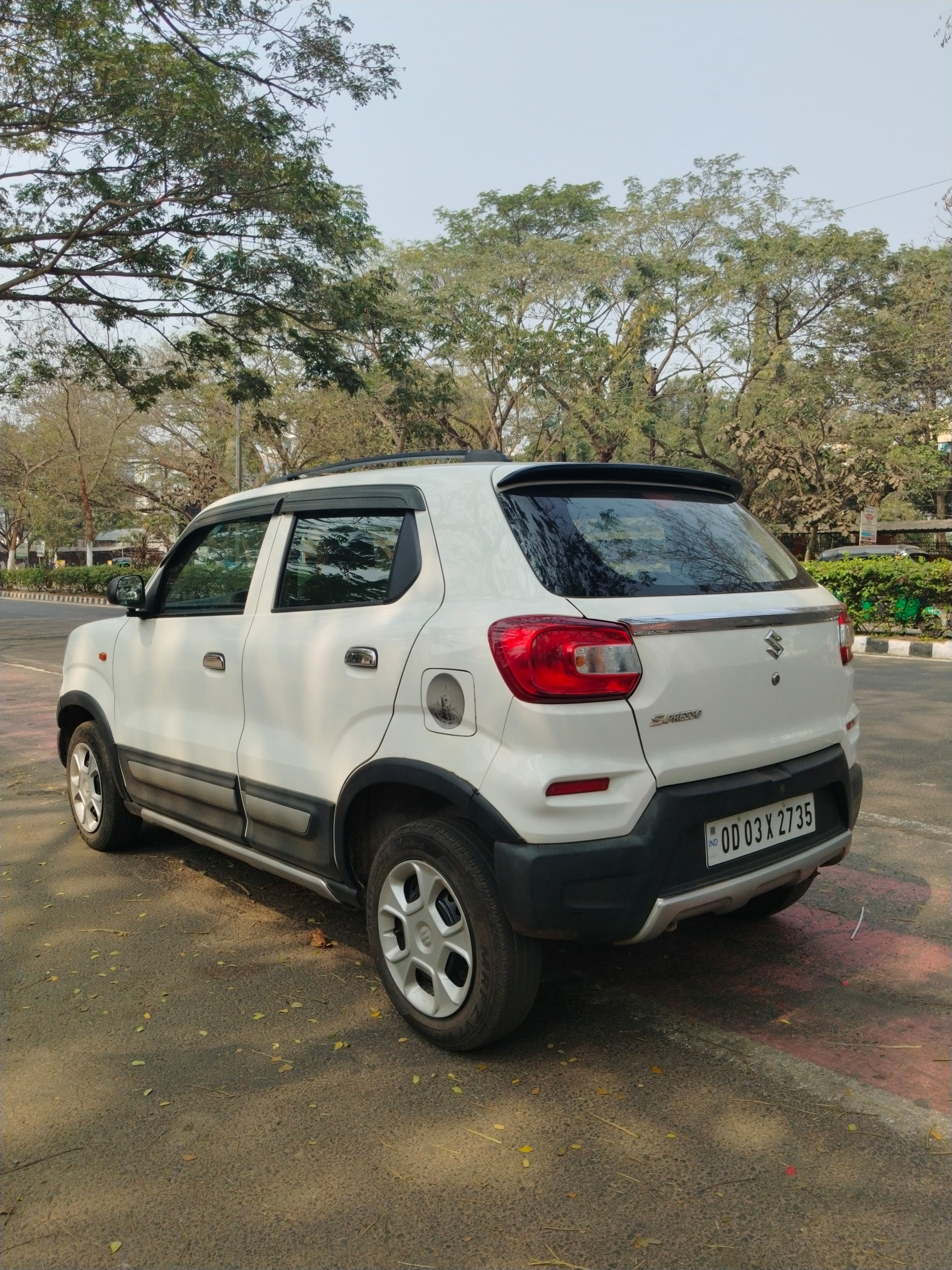 Vehicle image 4