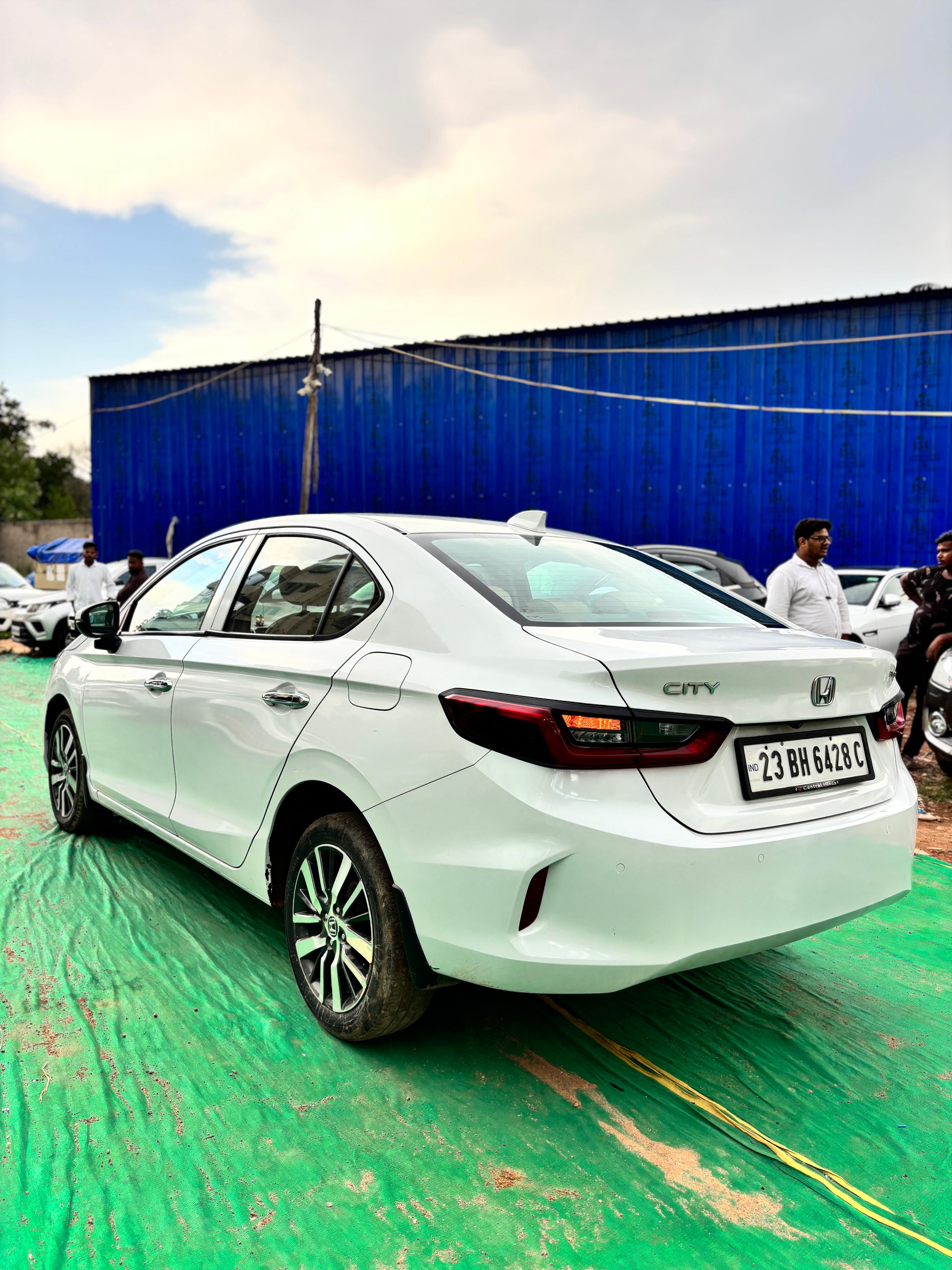 Vehicle image 7
