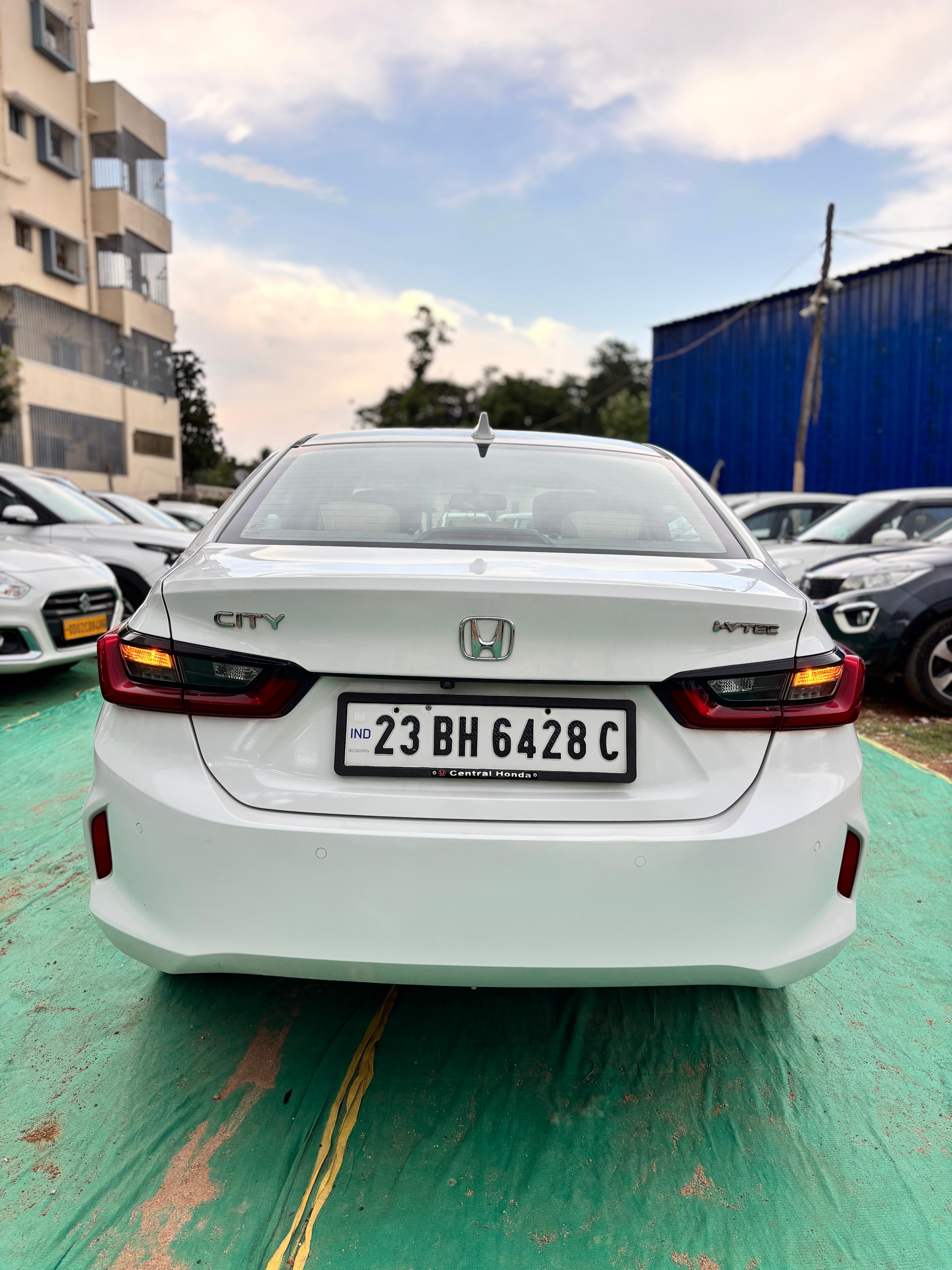 Vehicle image 10
