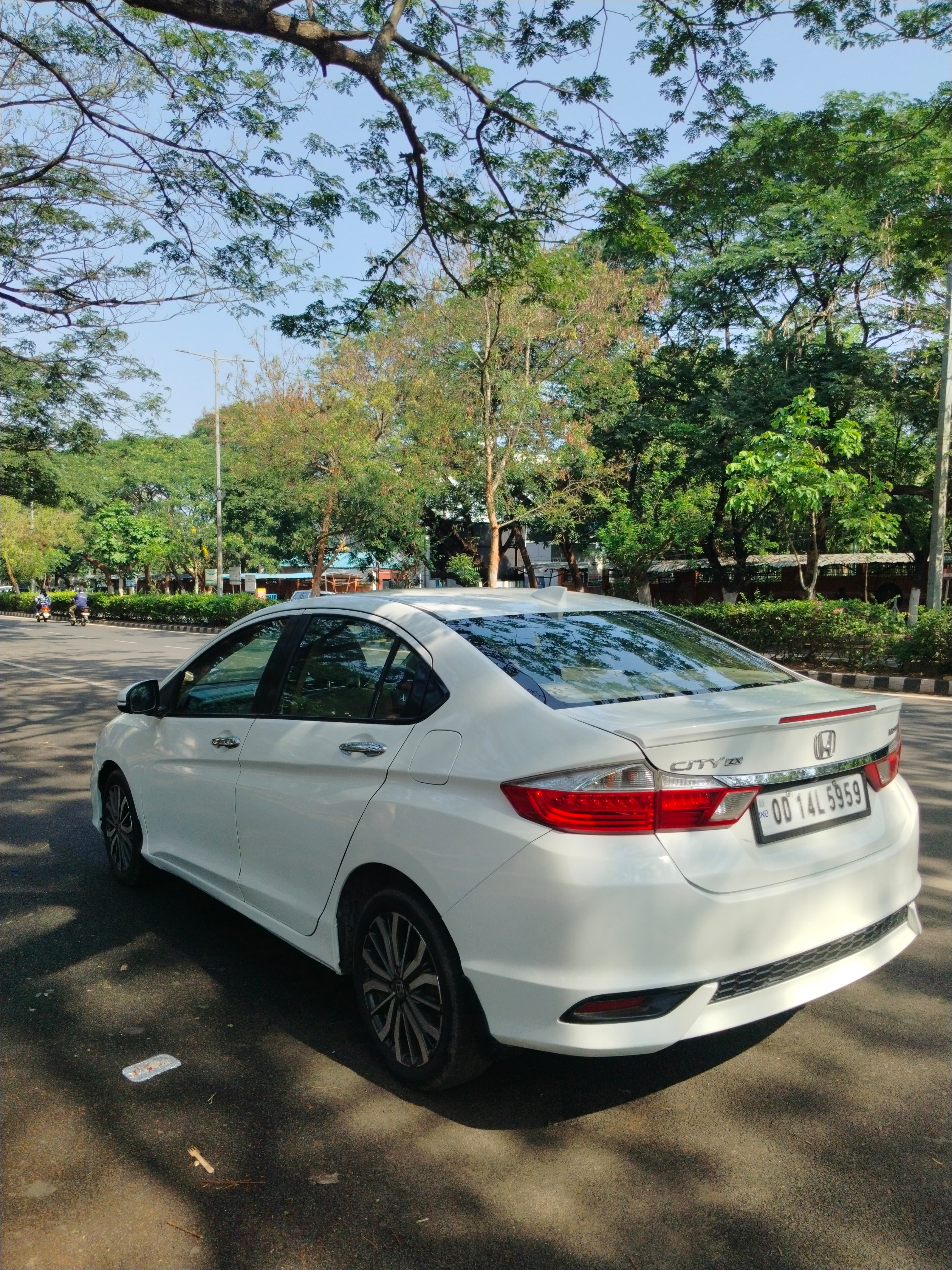 Vehicle image 6