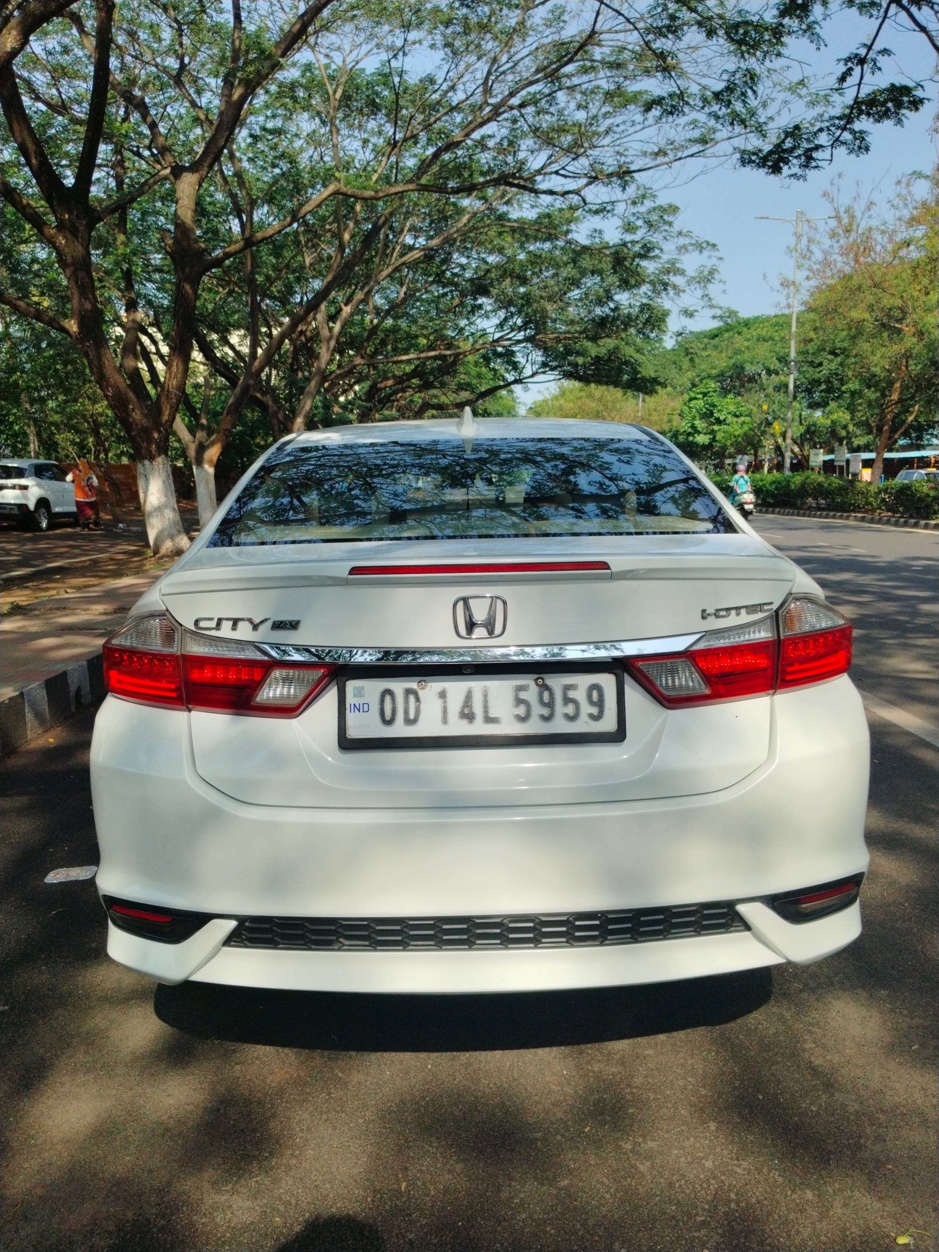 Vehicle image 13
