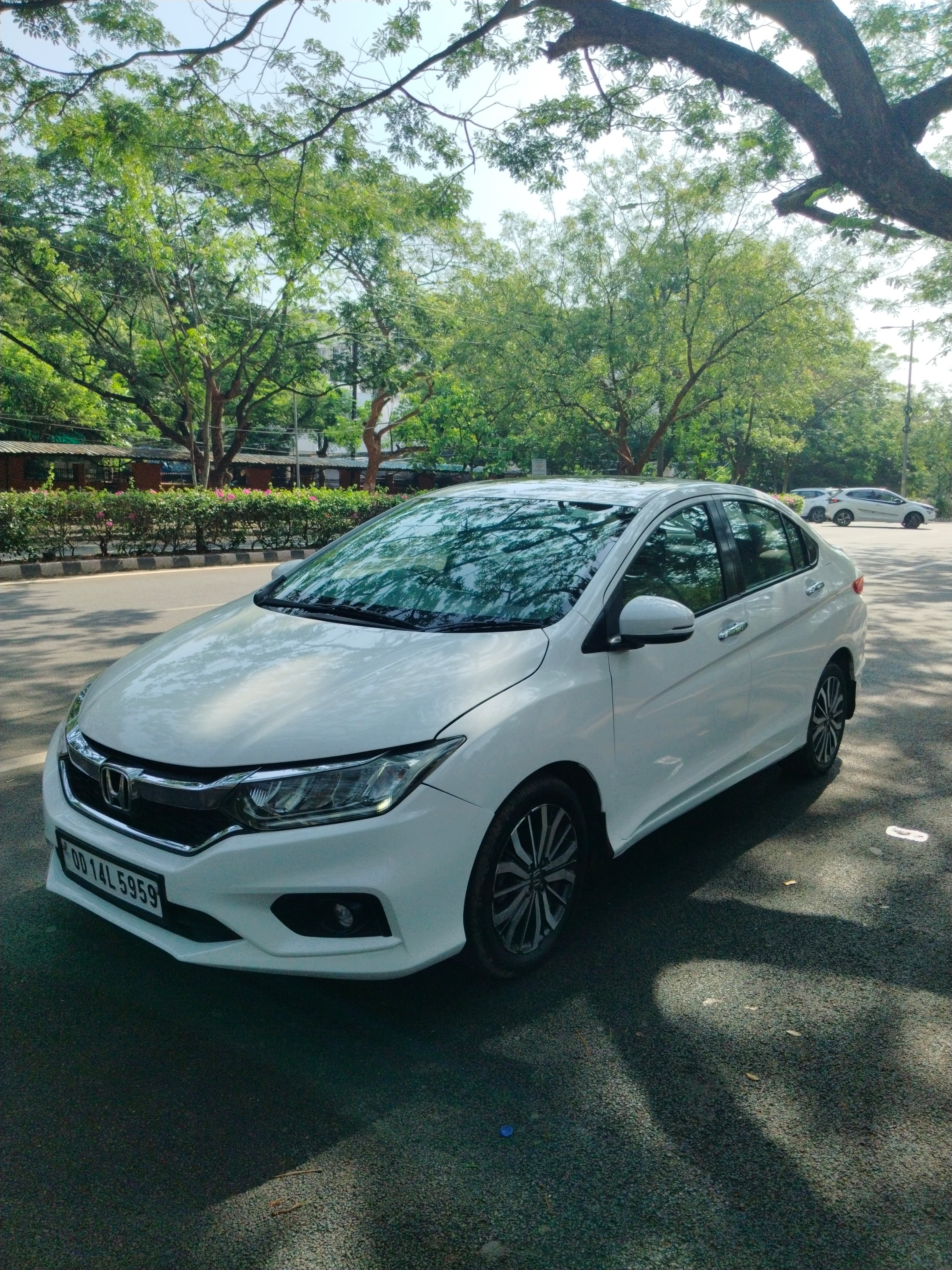 Vehicle image 4