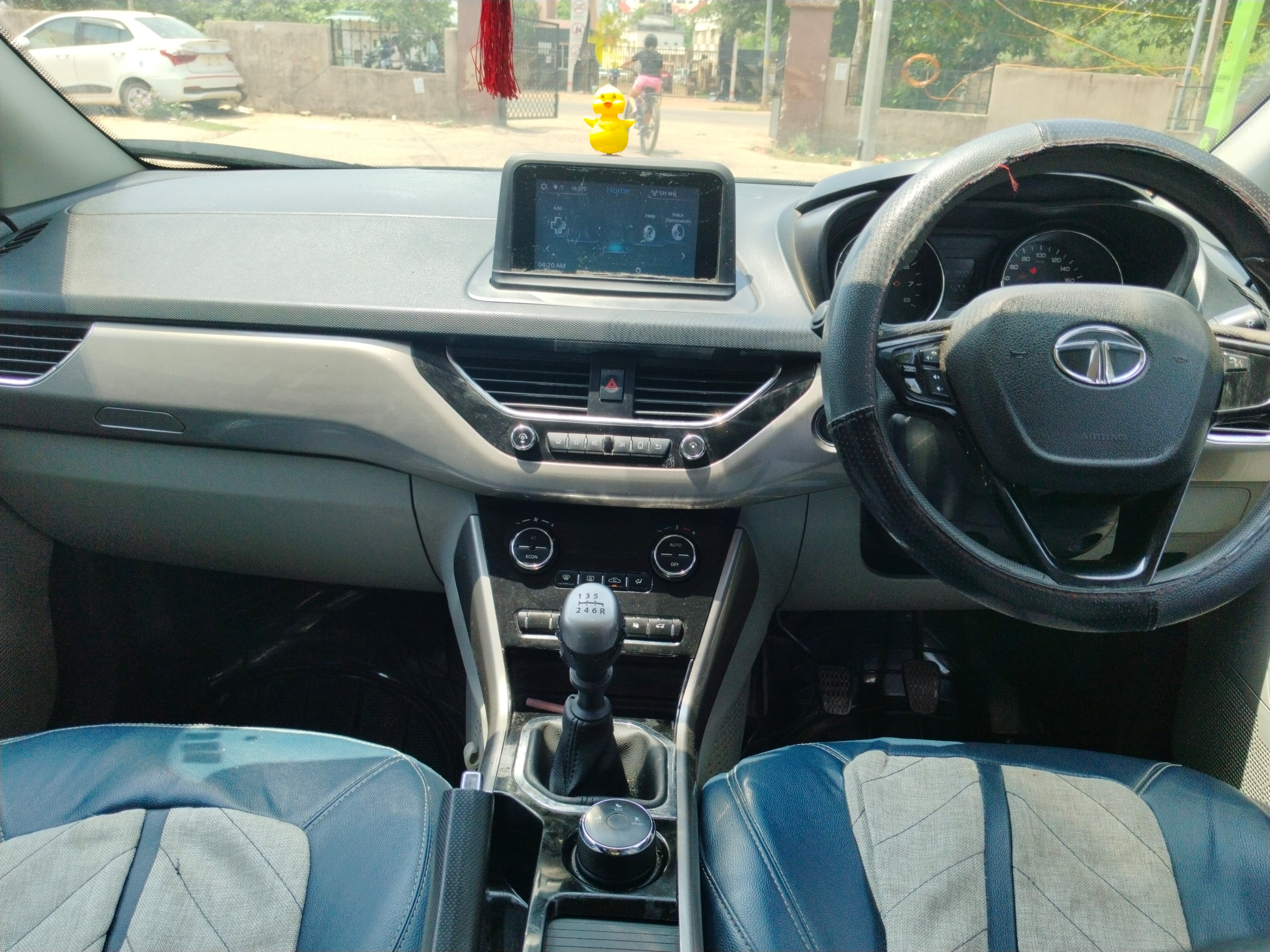 Vehicle image 12