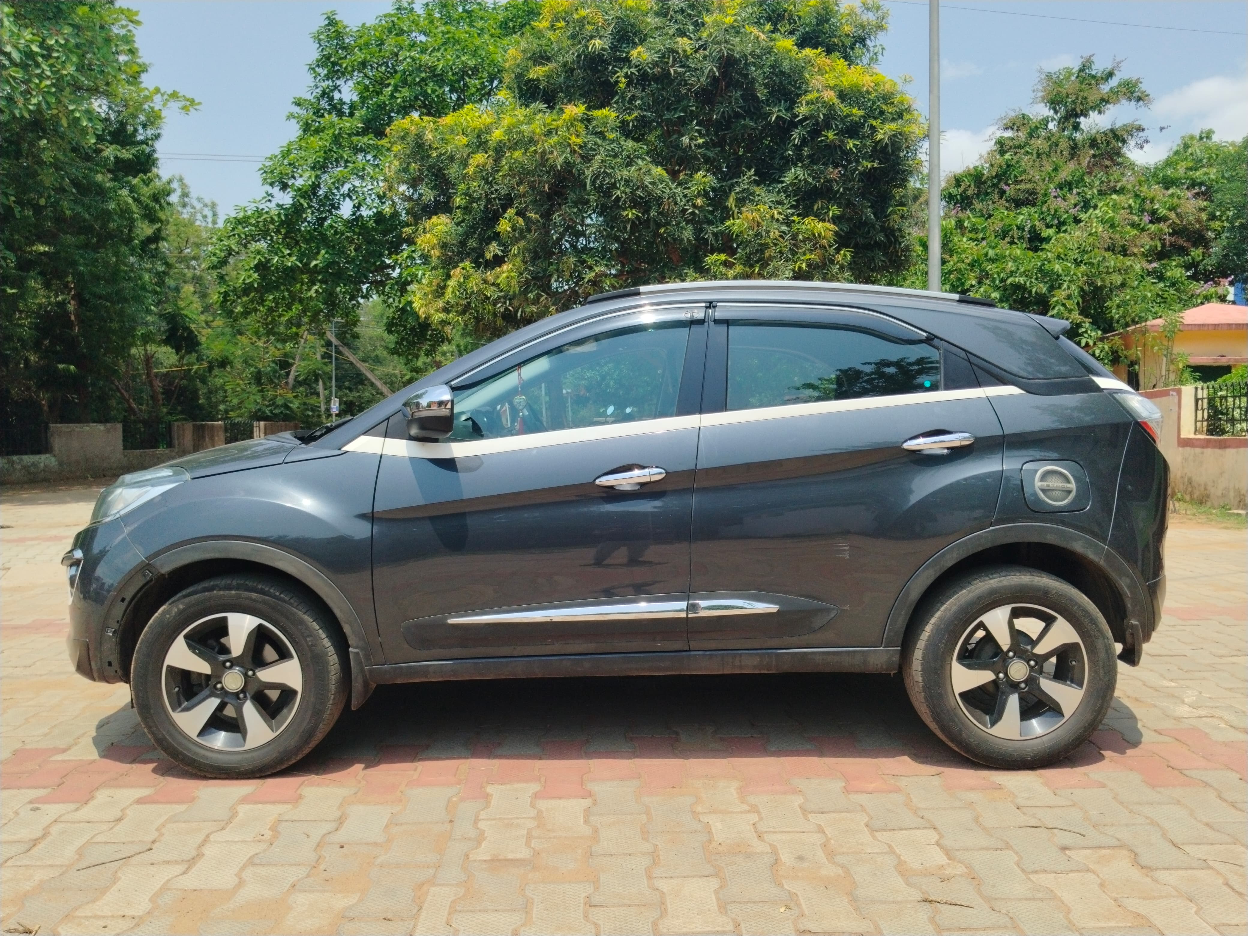 Vehicle image 11