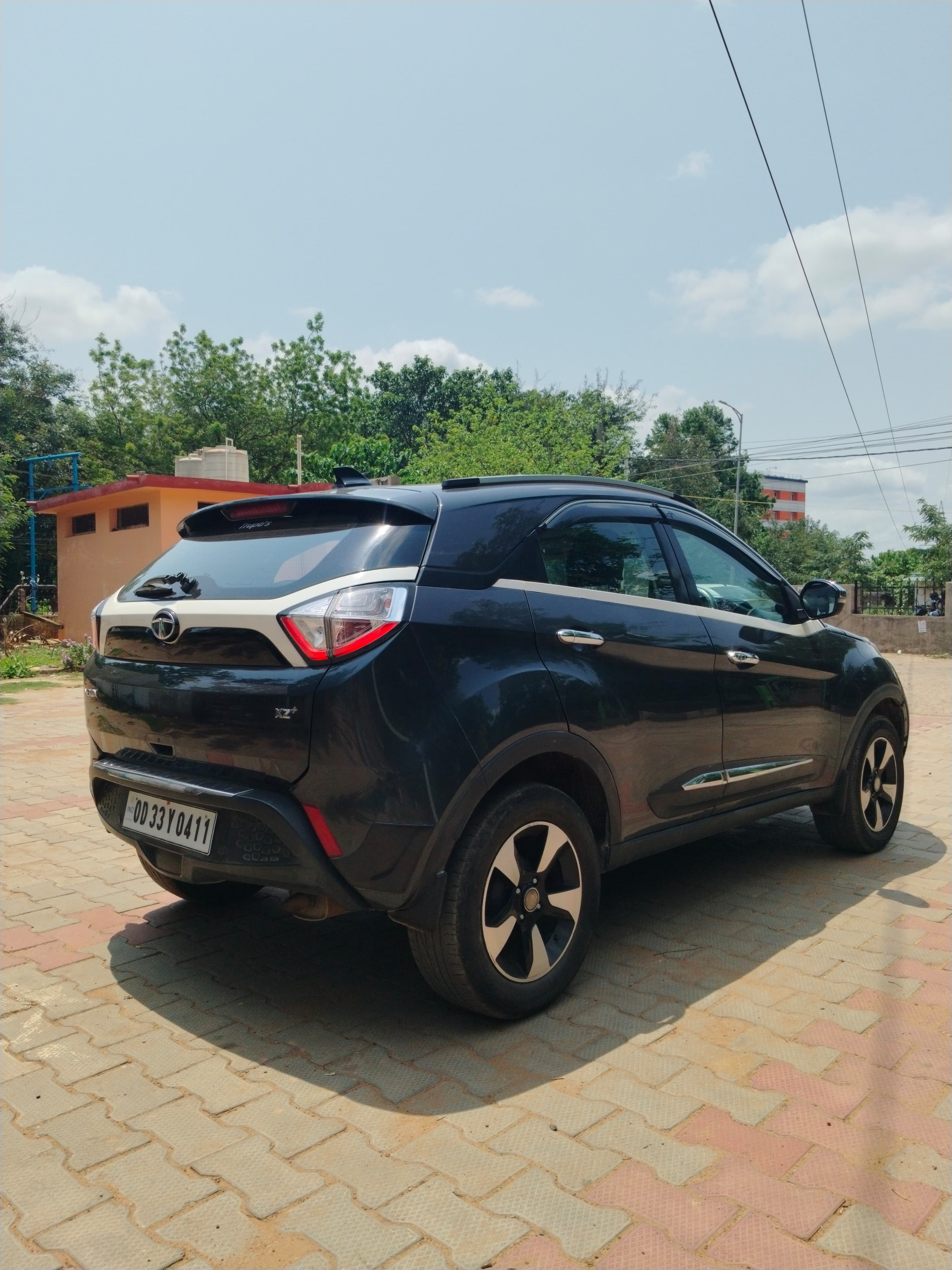 Vehicle image 16