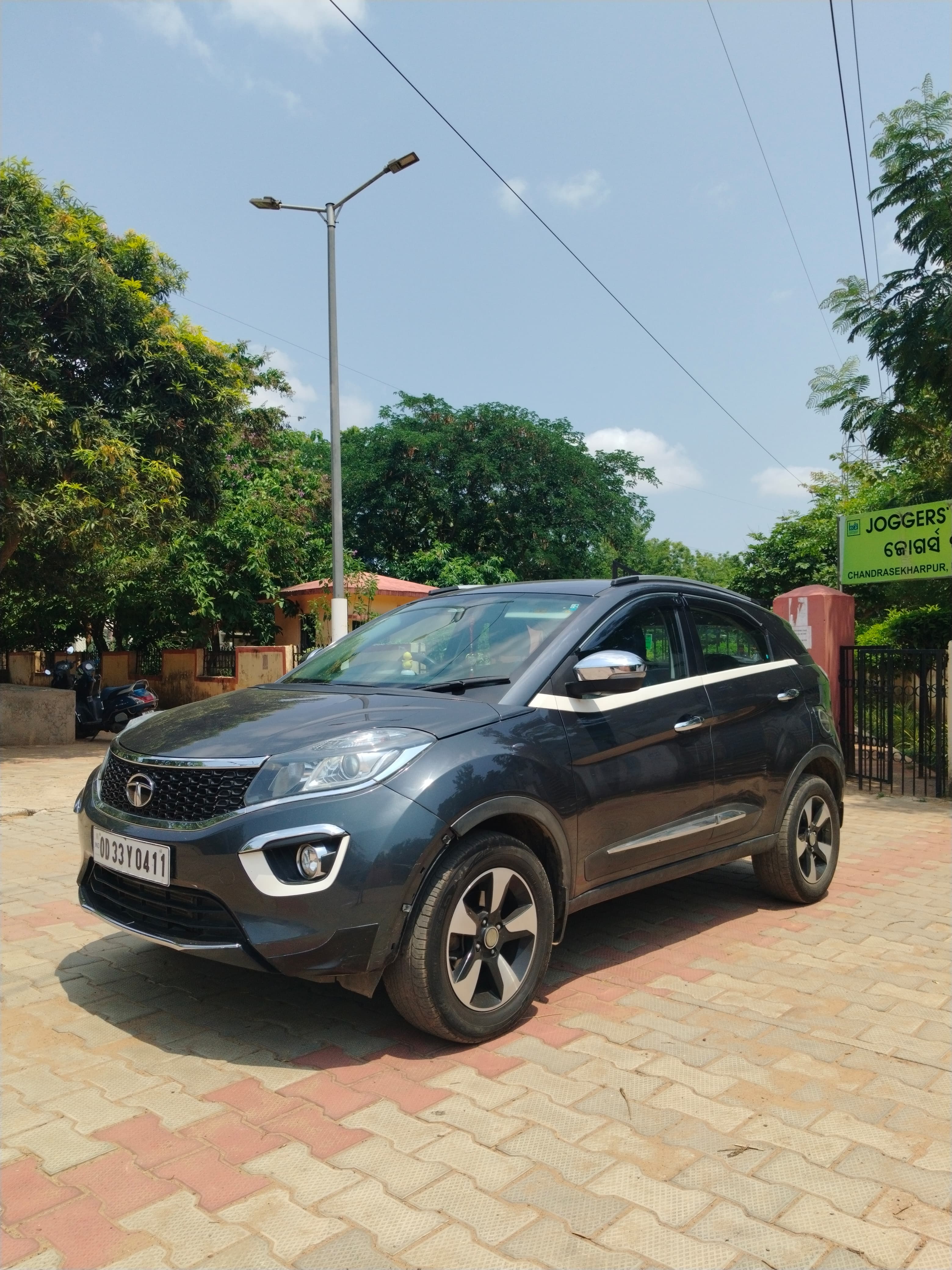 Vehicle image 9