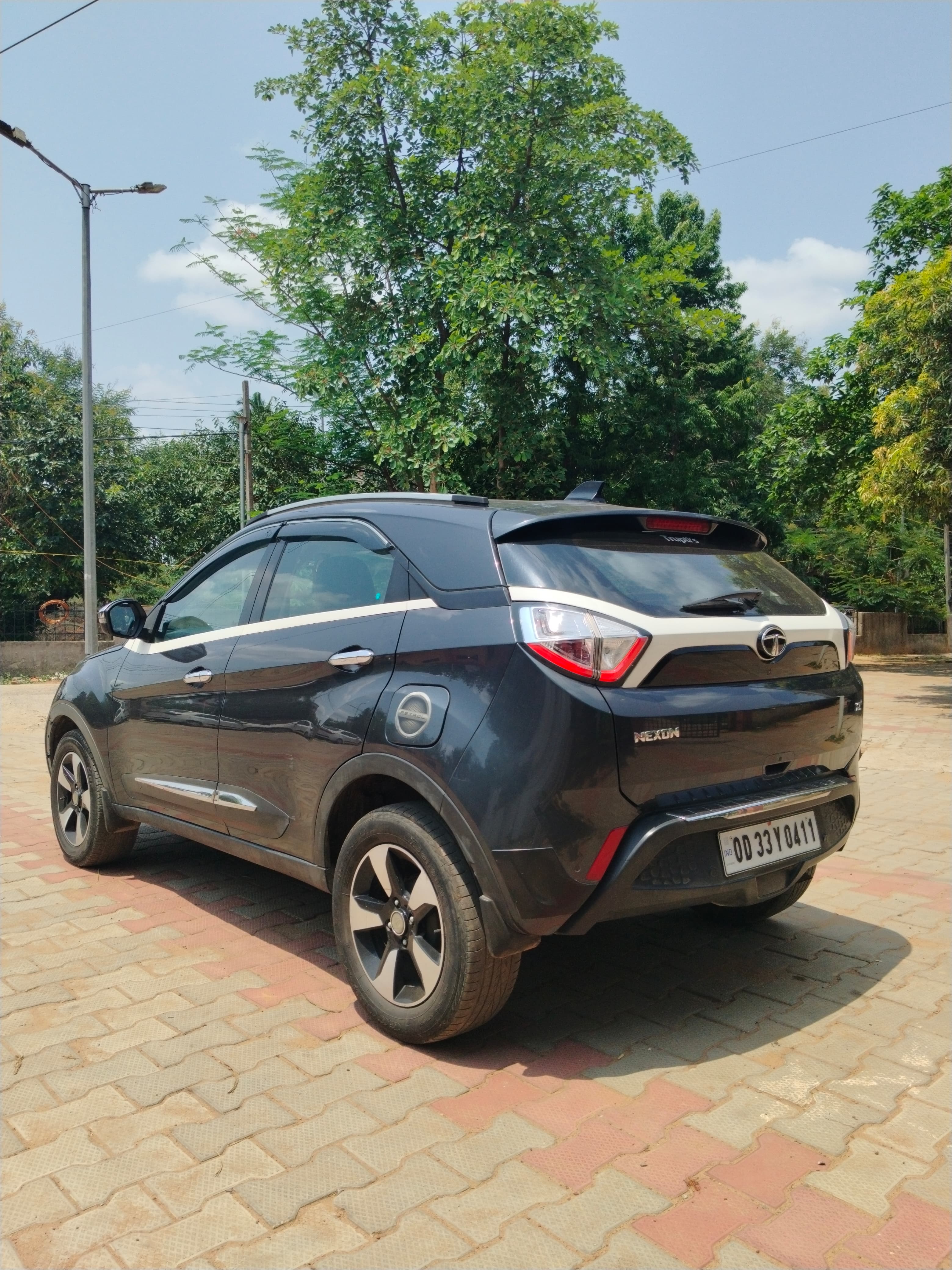 Vehicle image 14