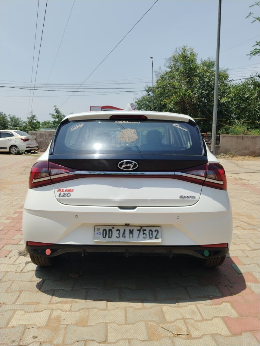 Vehicle image 16