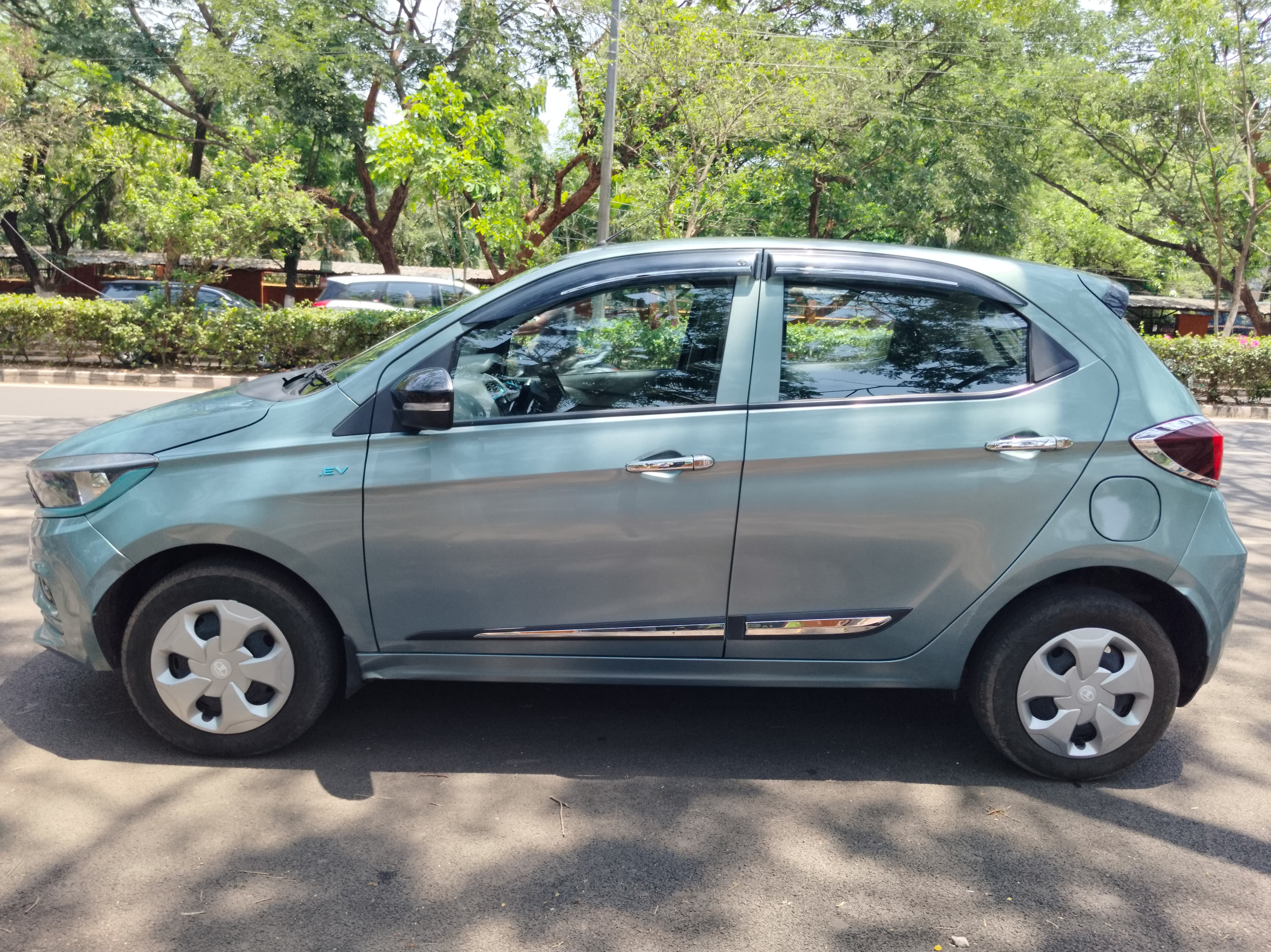 Vehicle image 15
