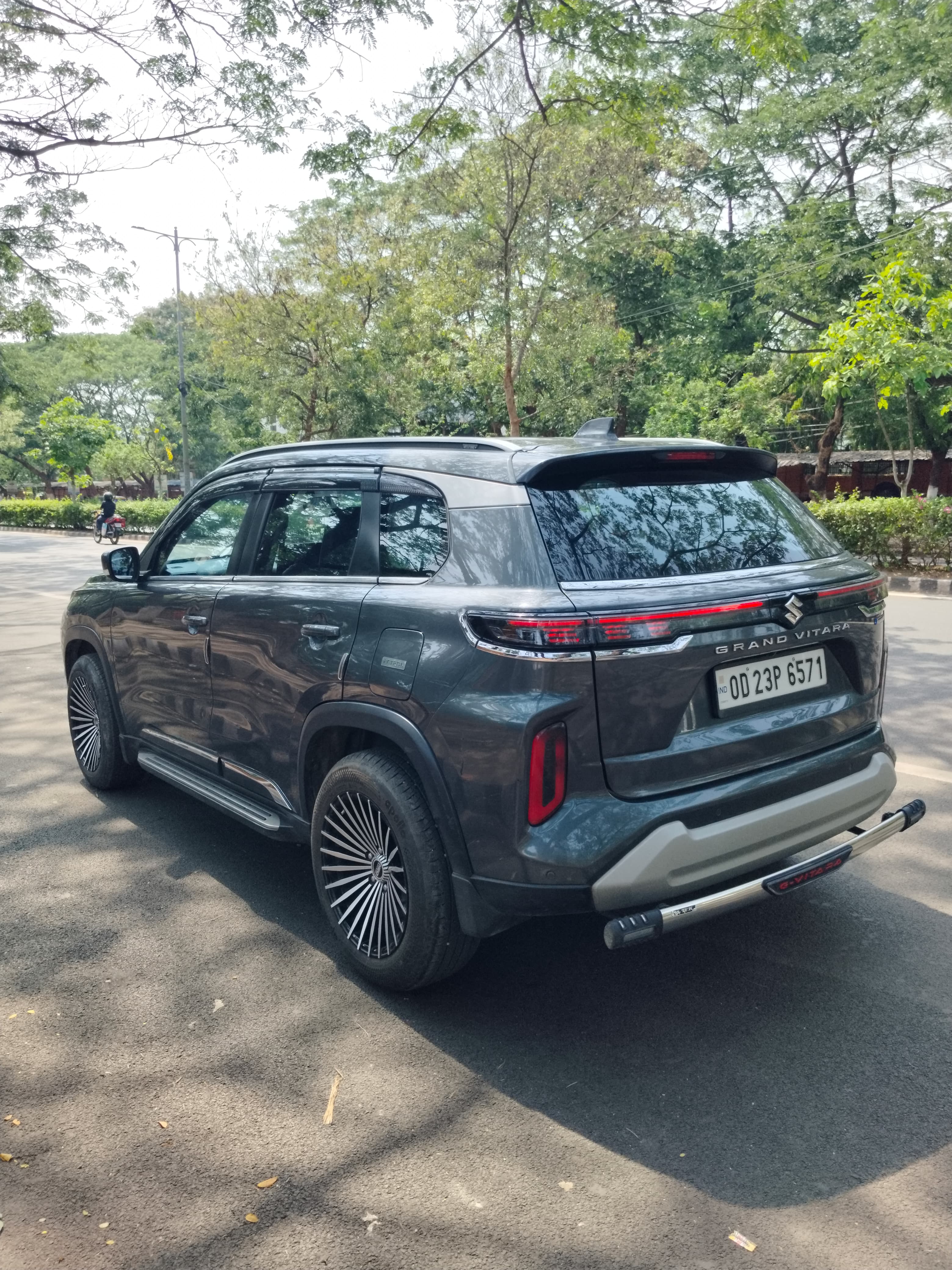Vehicle image 15