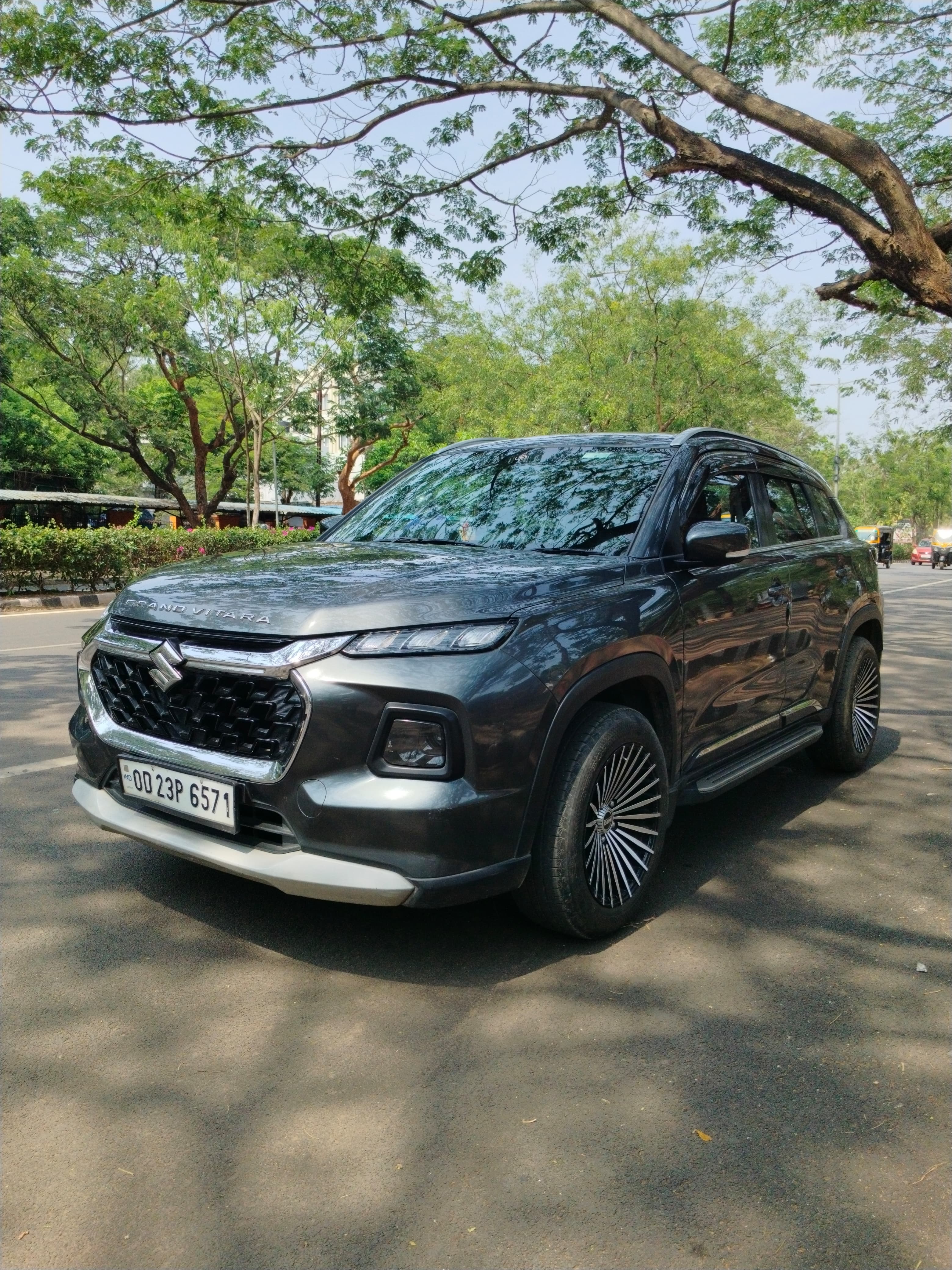 Vehicle image 10