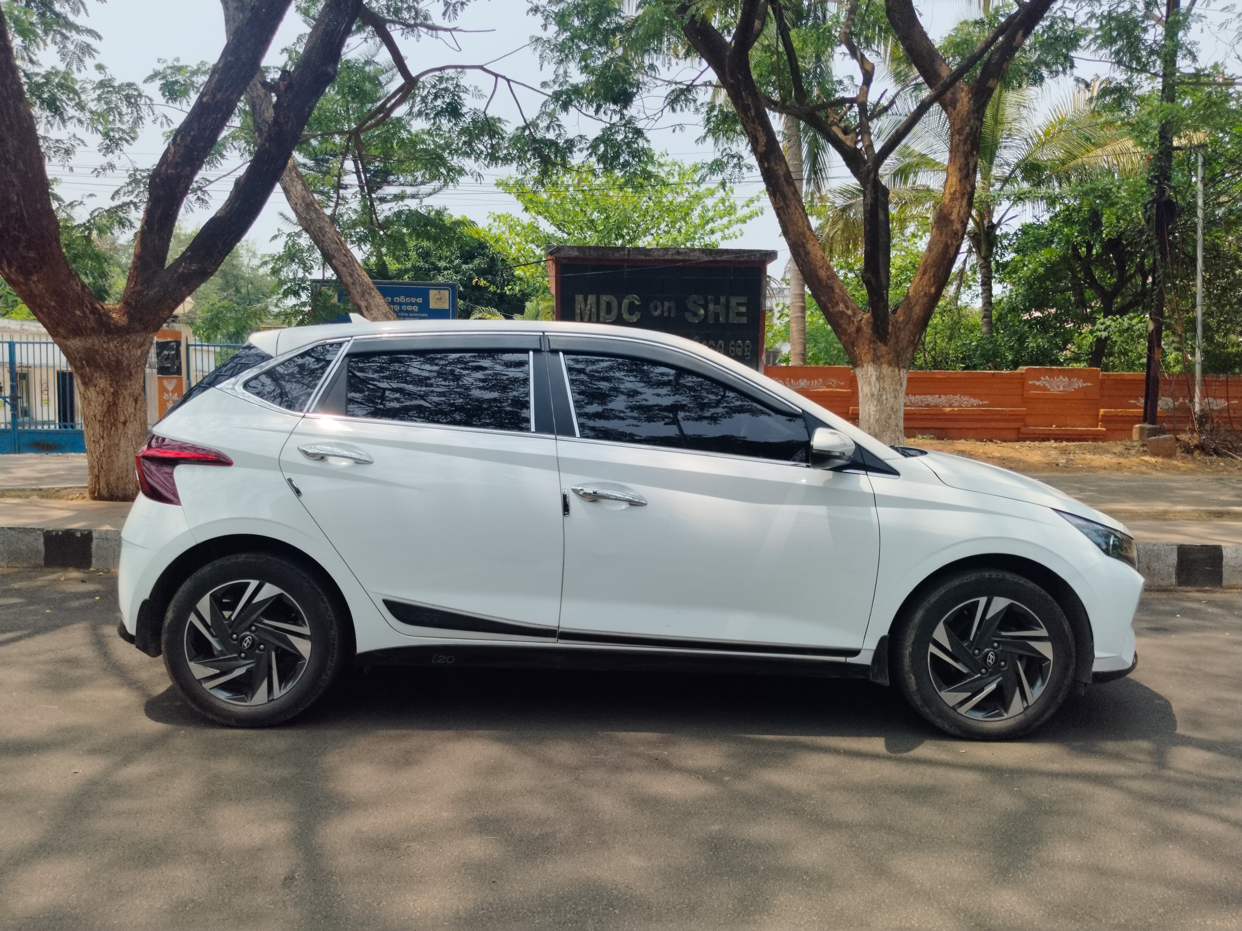 Vehicle image 9