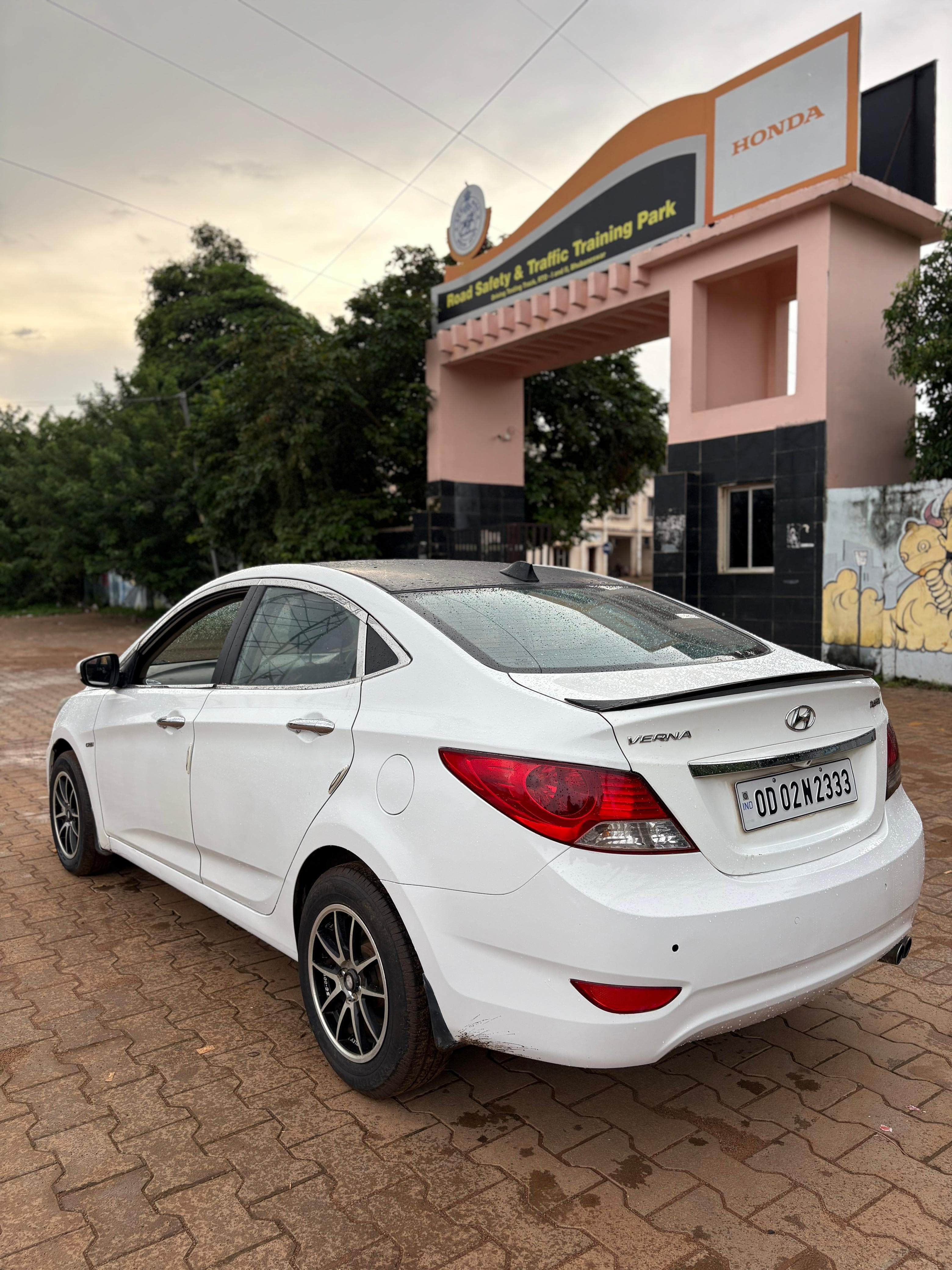 Vehicle image 4