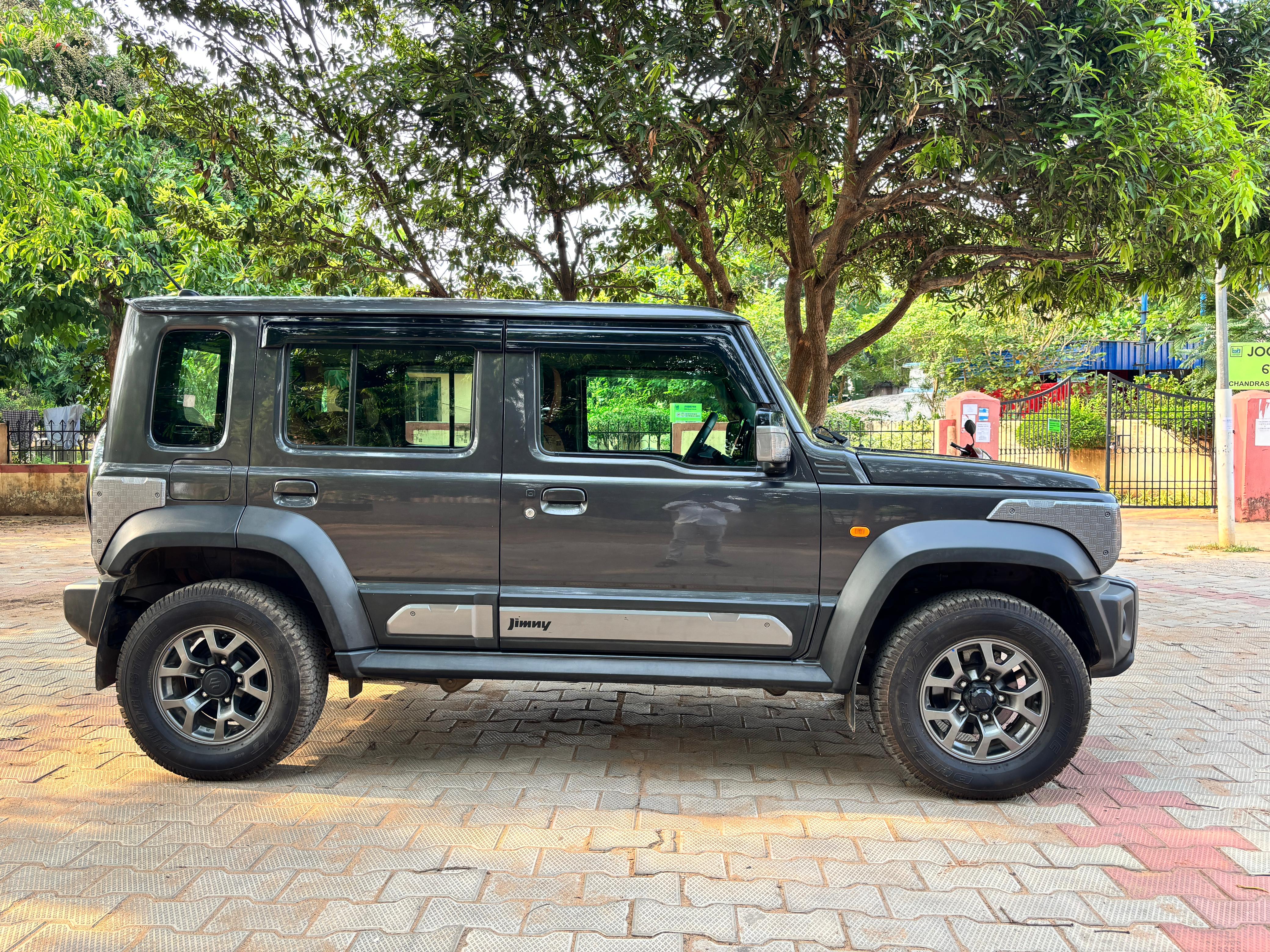 Vehicle image 10