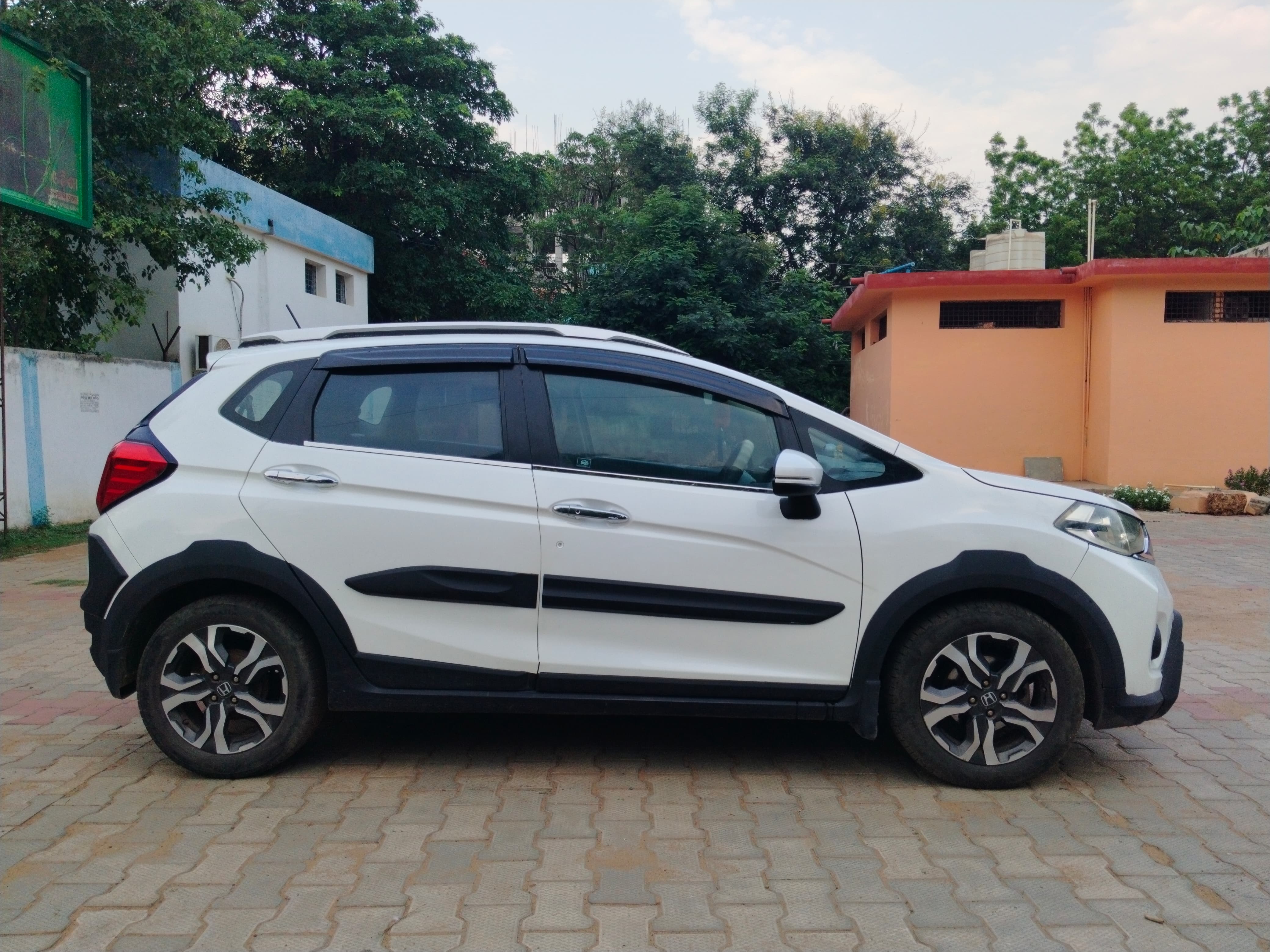 Vehicle image 11