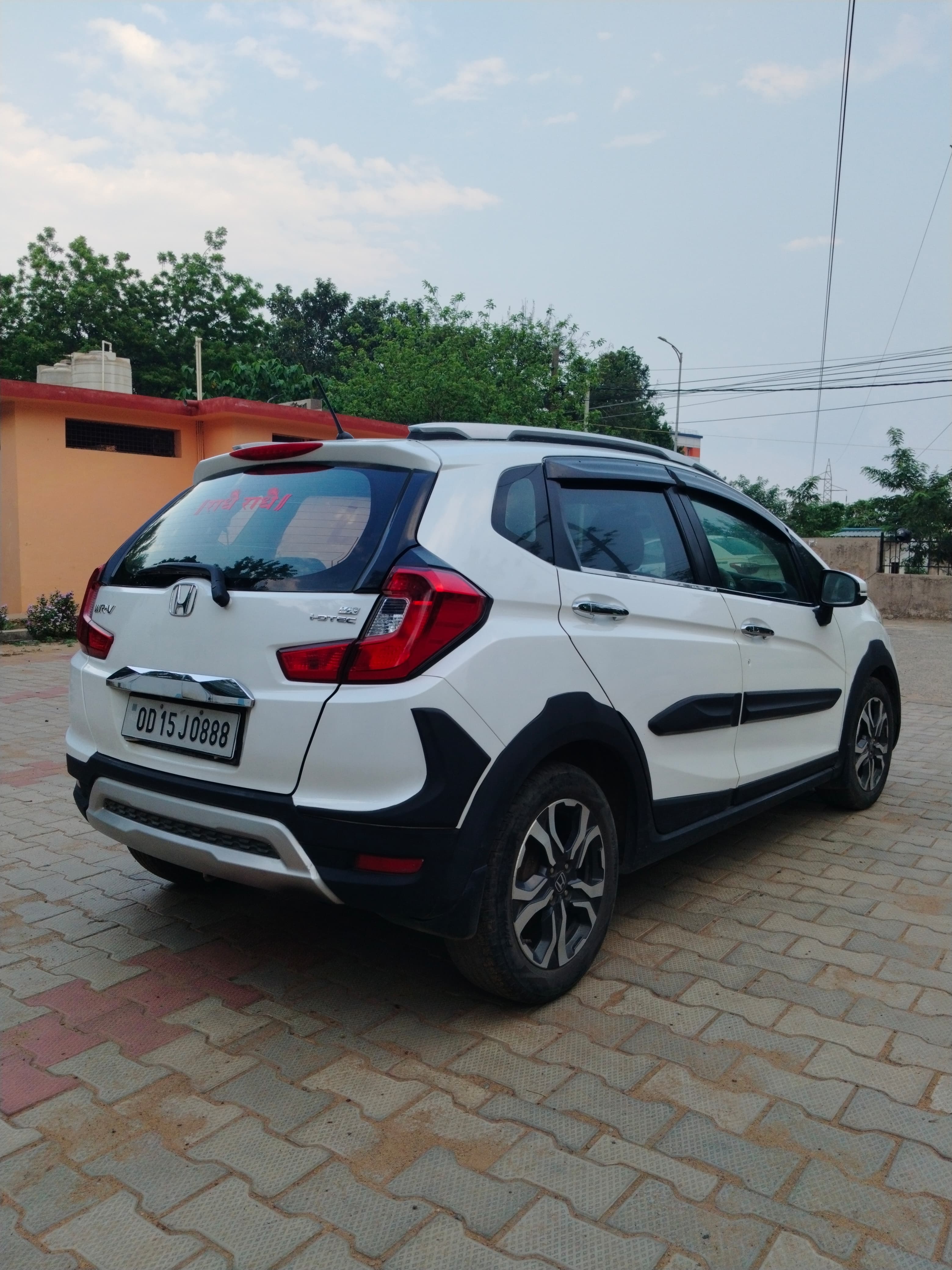 Vehicle image 10