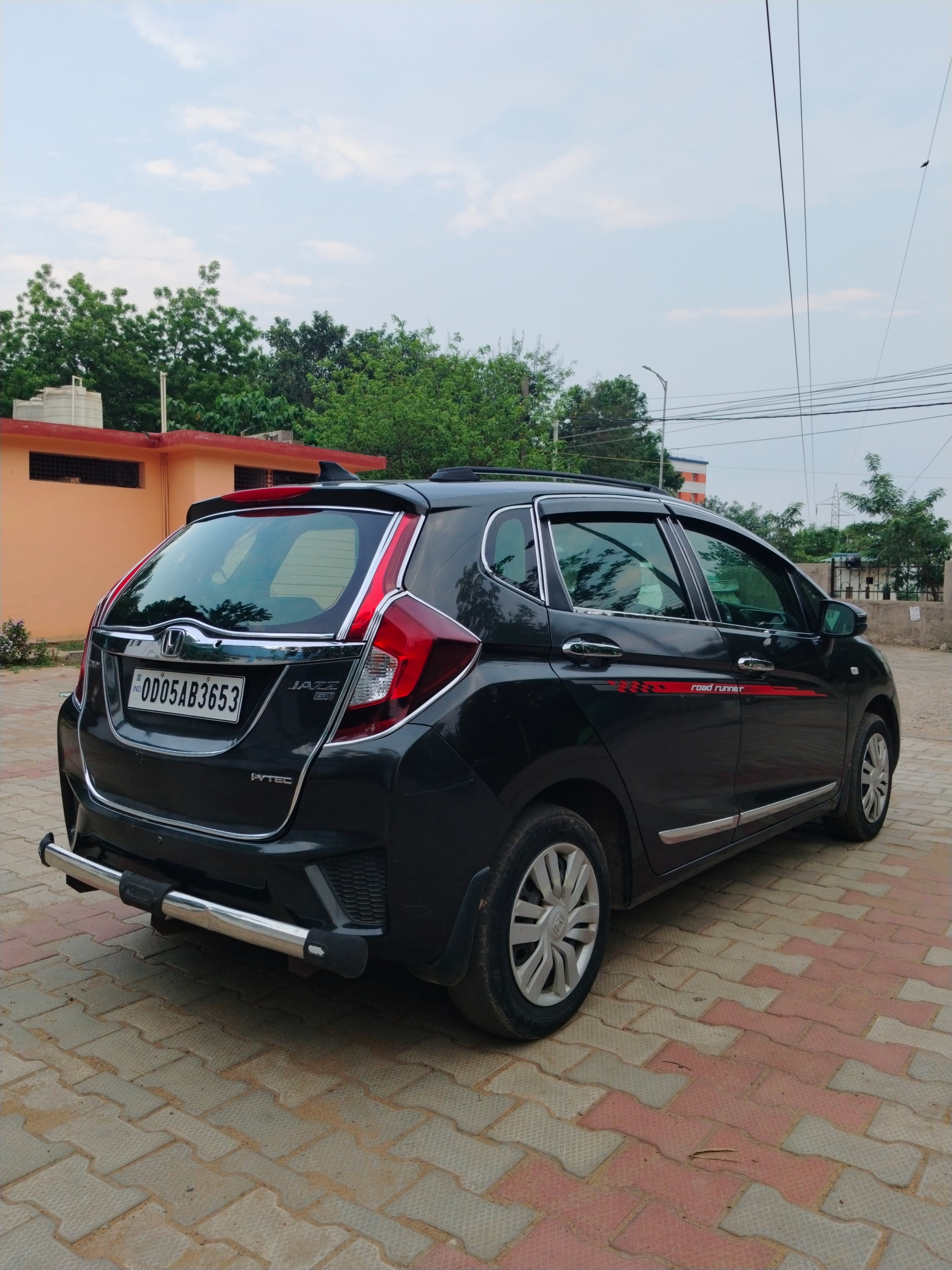 Vehicle image 10