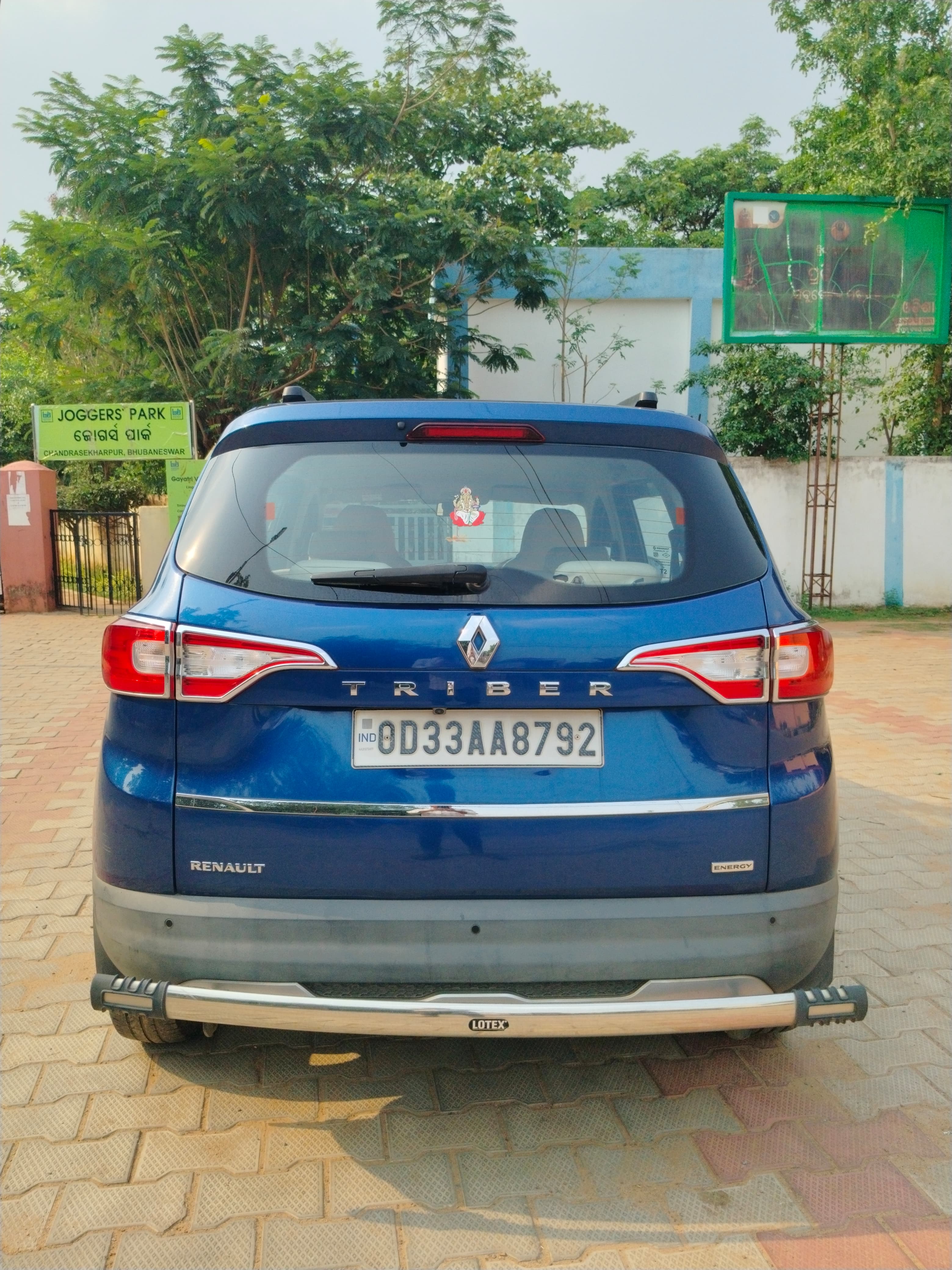 Vehicle image 13