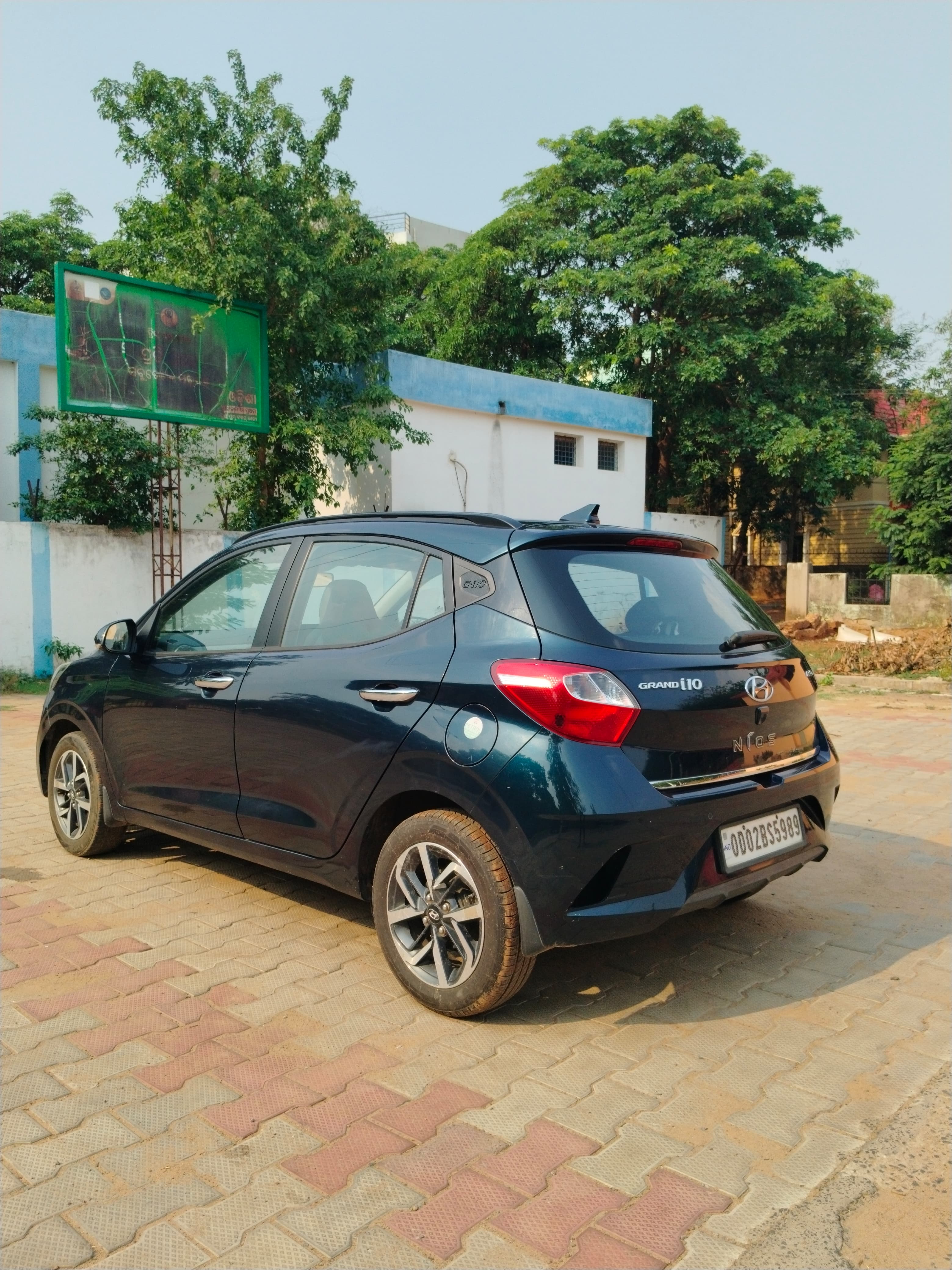 Vehicle image 13