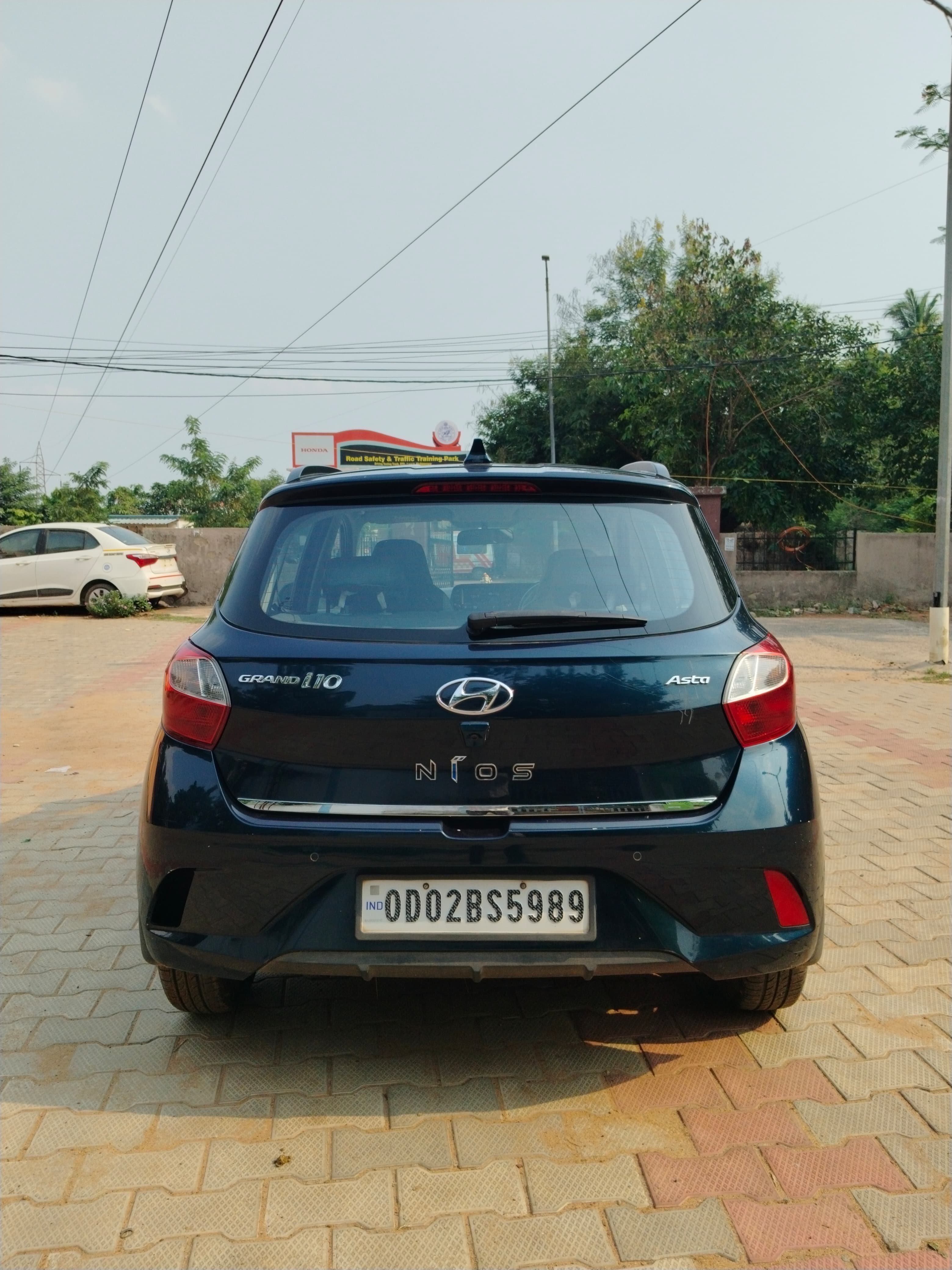 Vehicle image 15