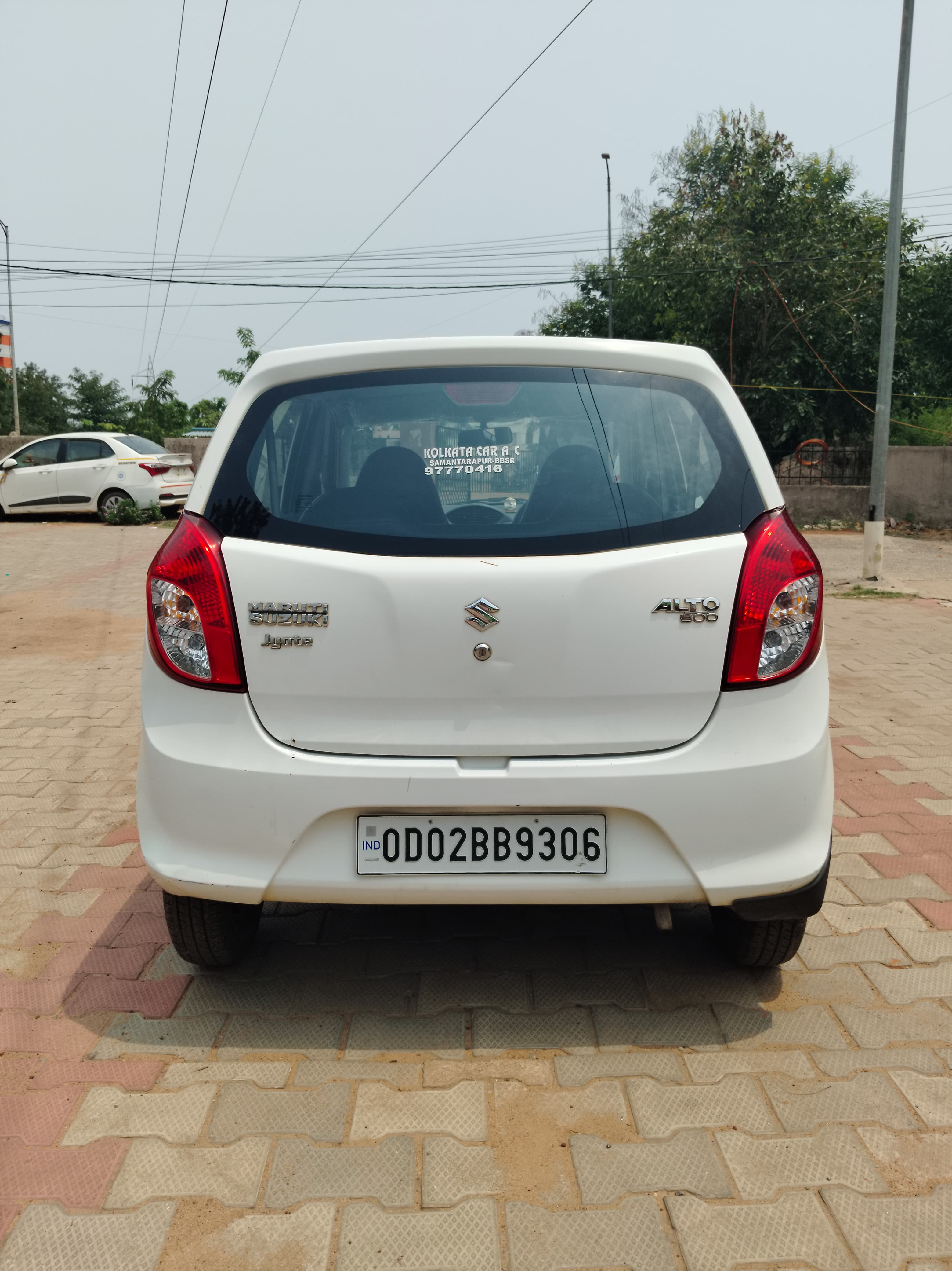 Vehicle image 10