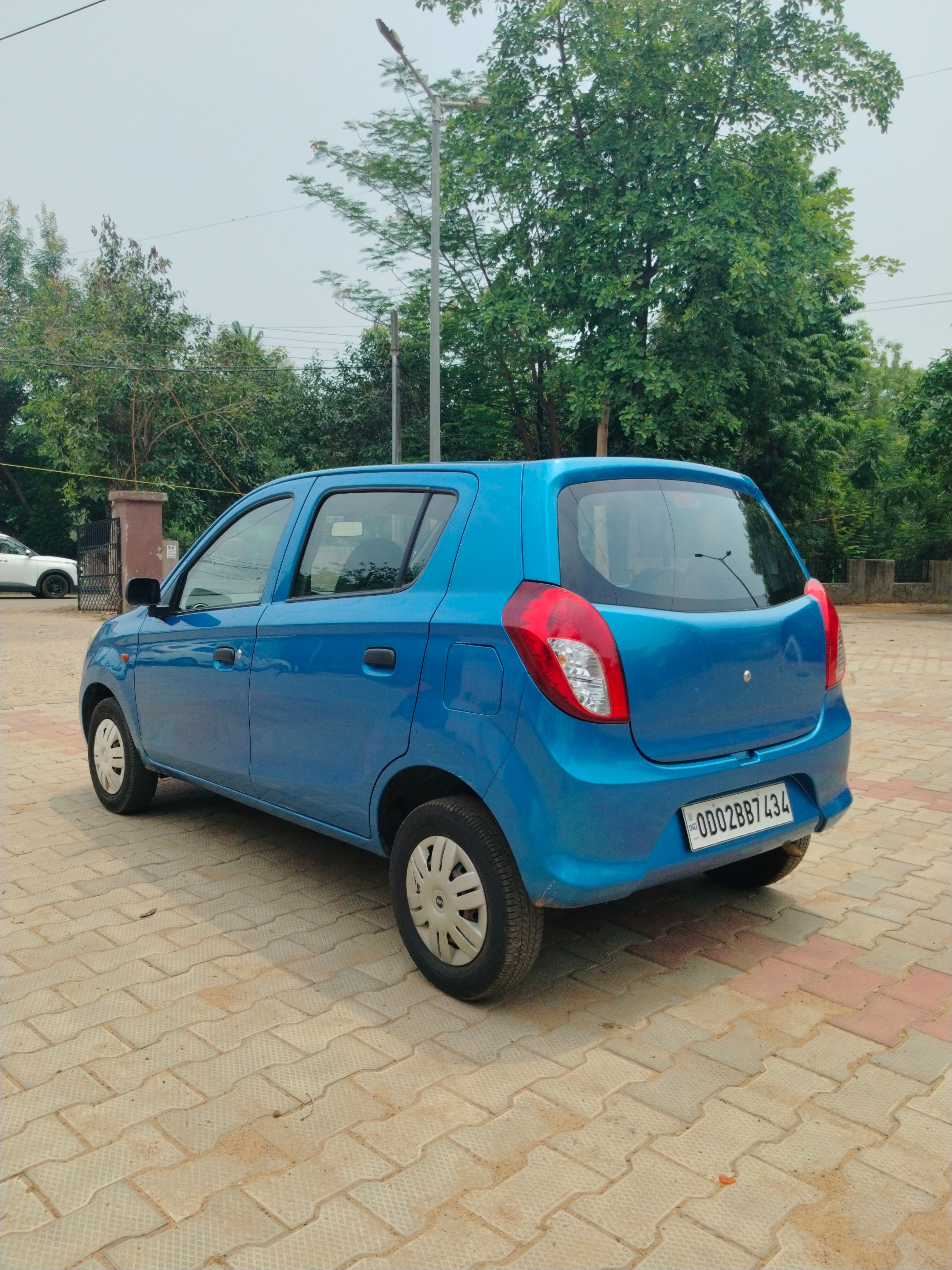 Vehicle image 6