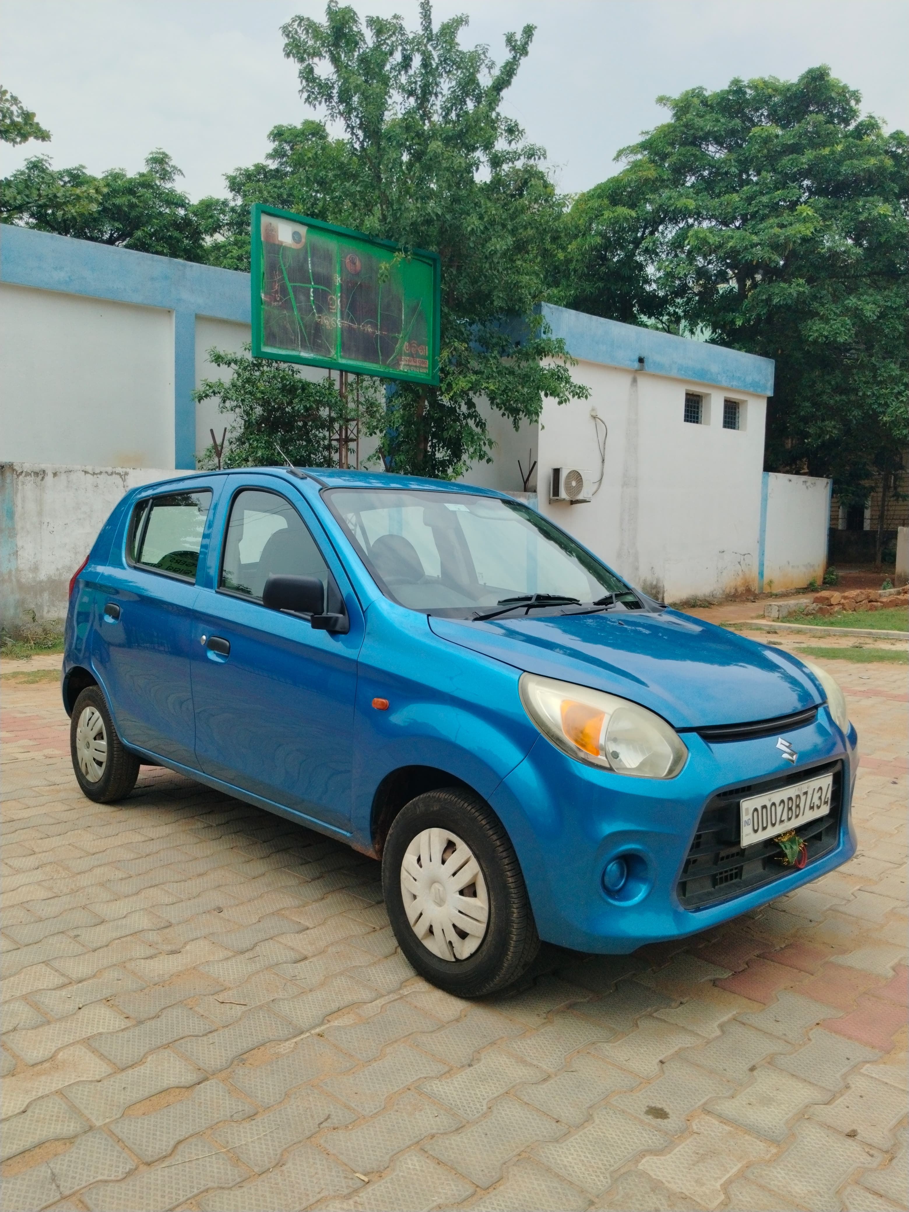 Vehicle image 3