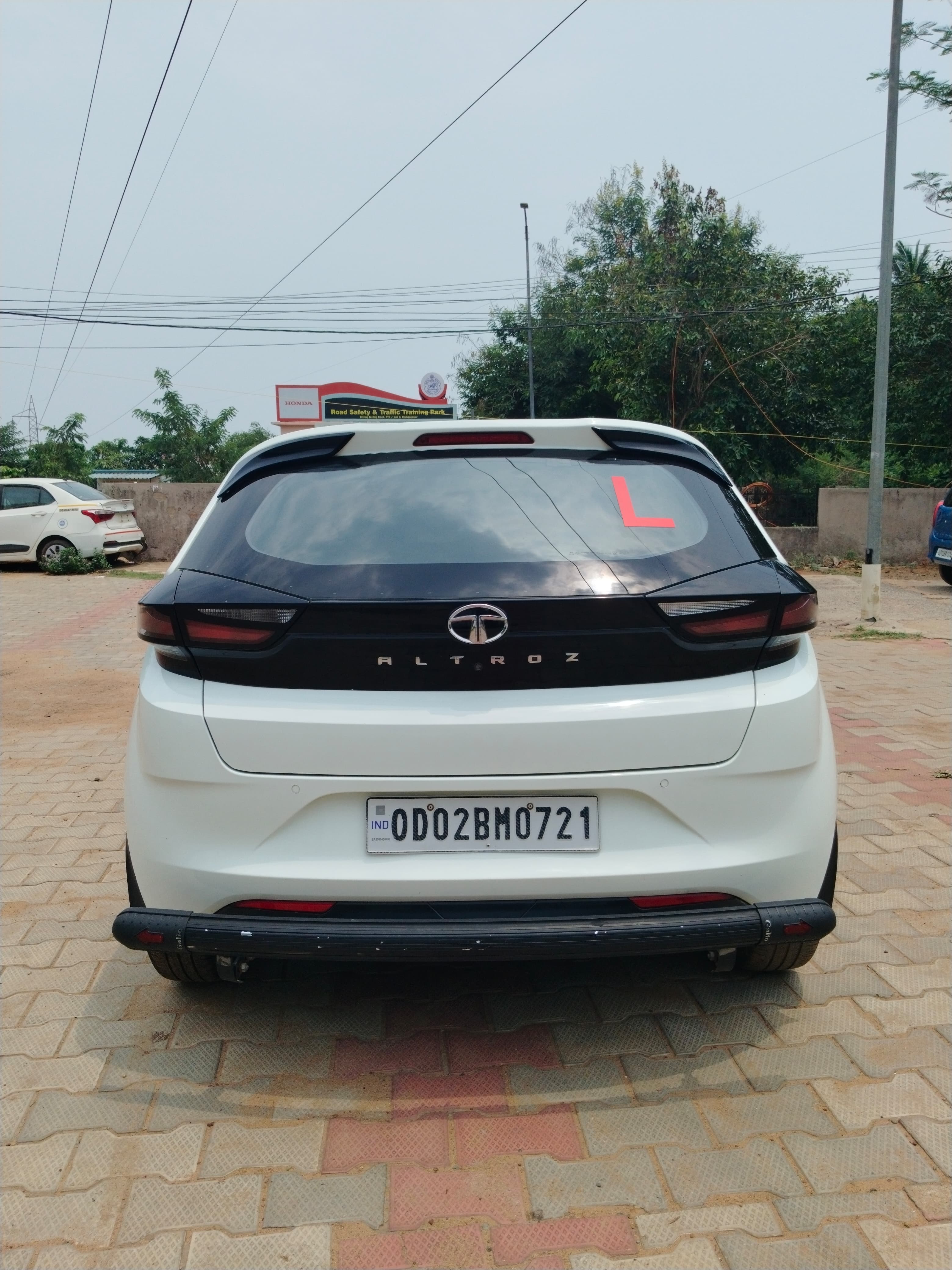 Vehicle image 13