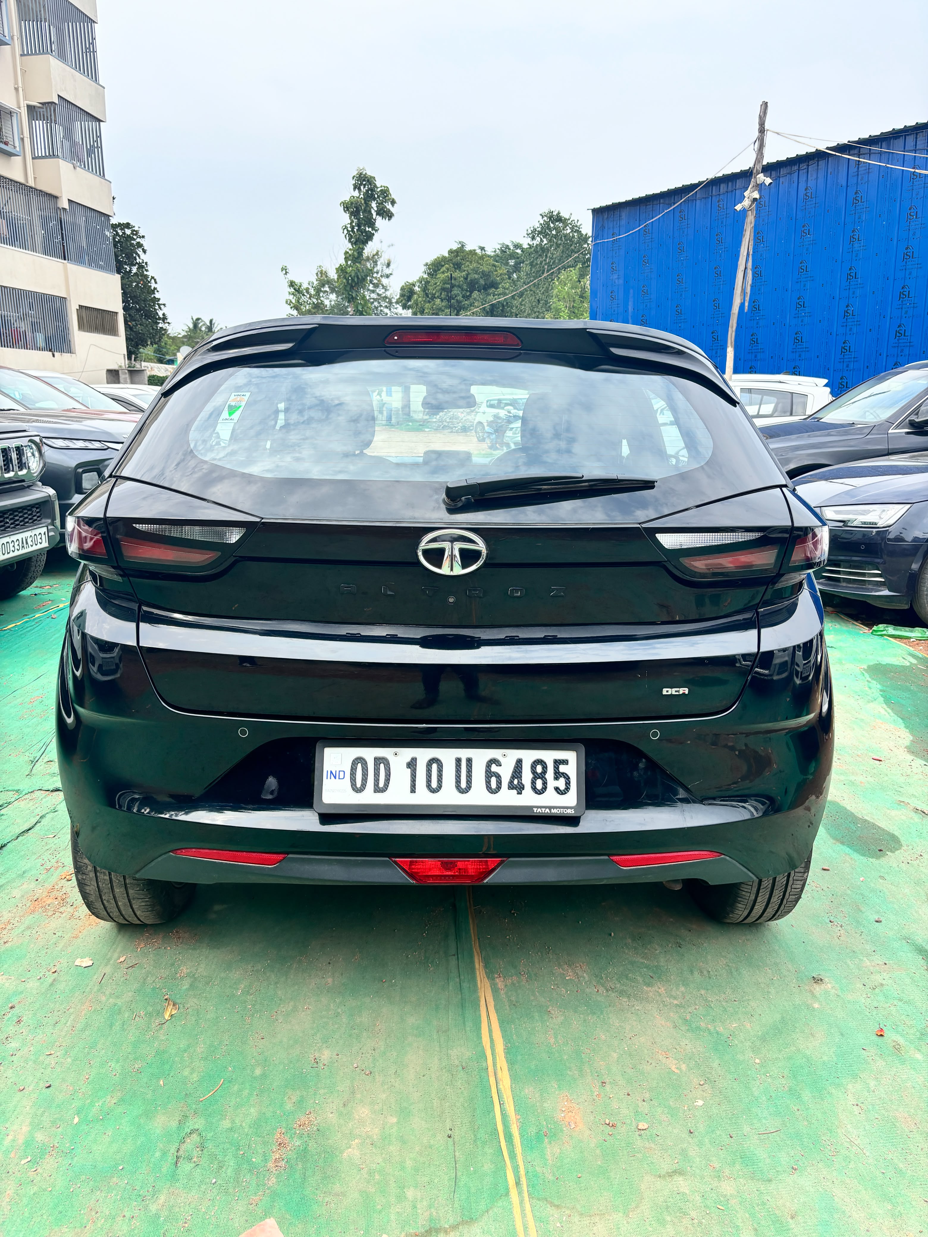 Vehicle image 10