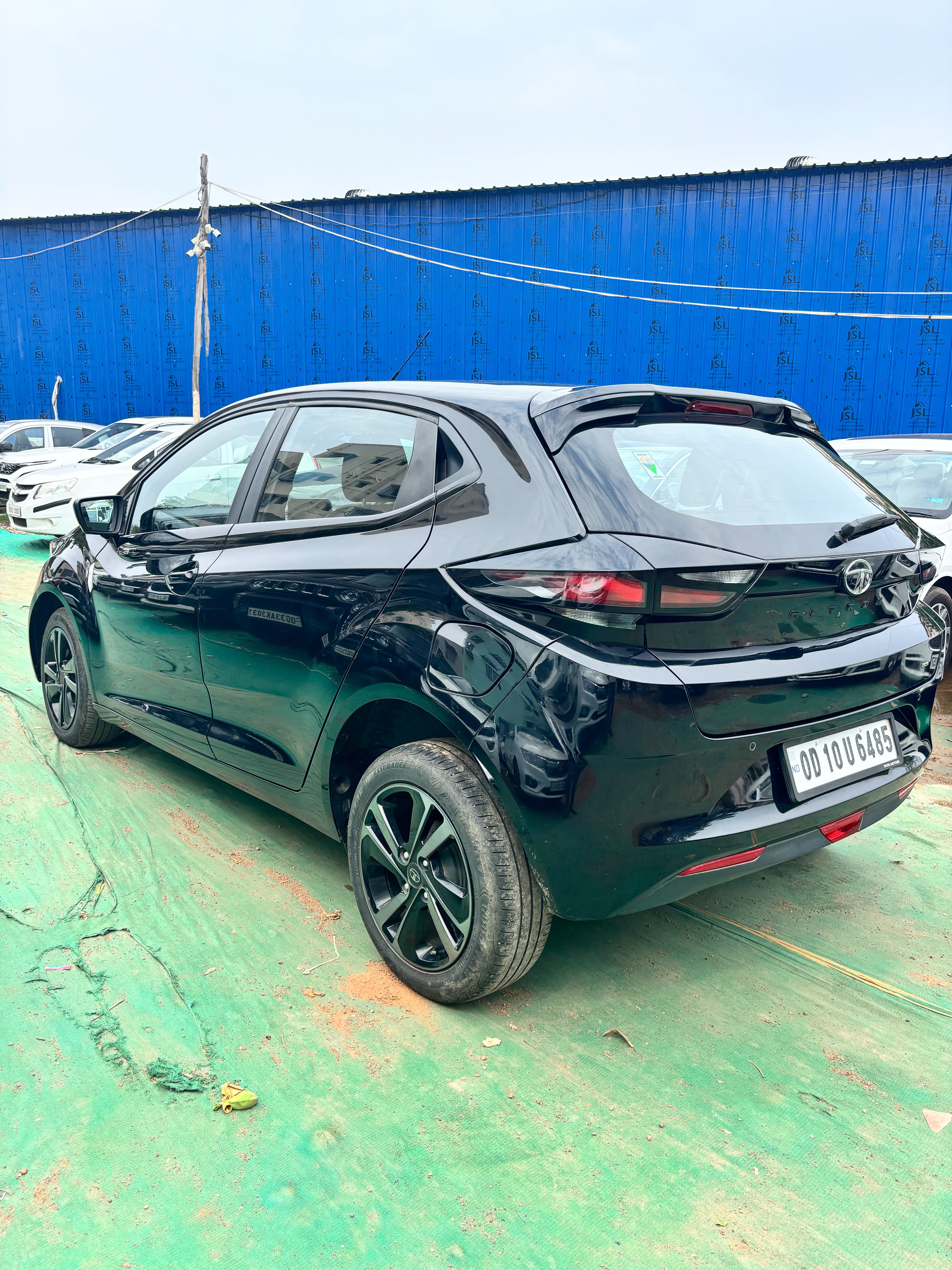 Vehicle image 9