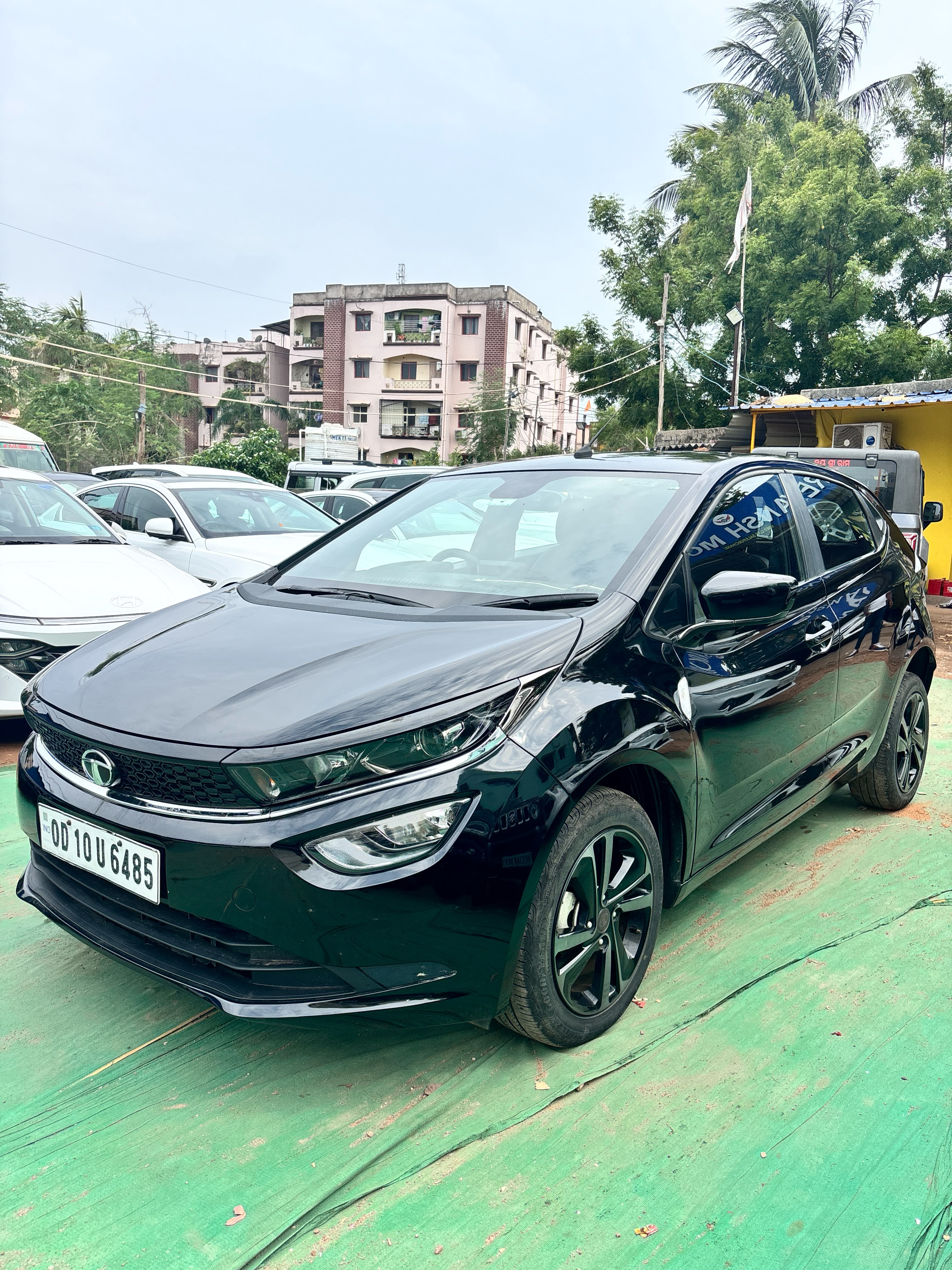 Vehicle image 4