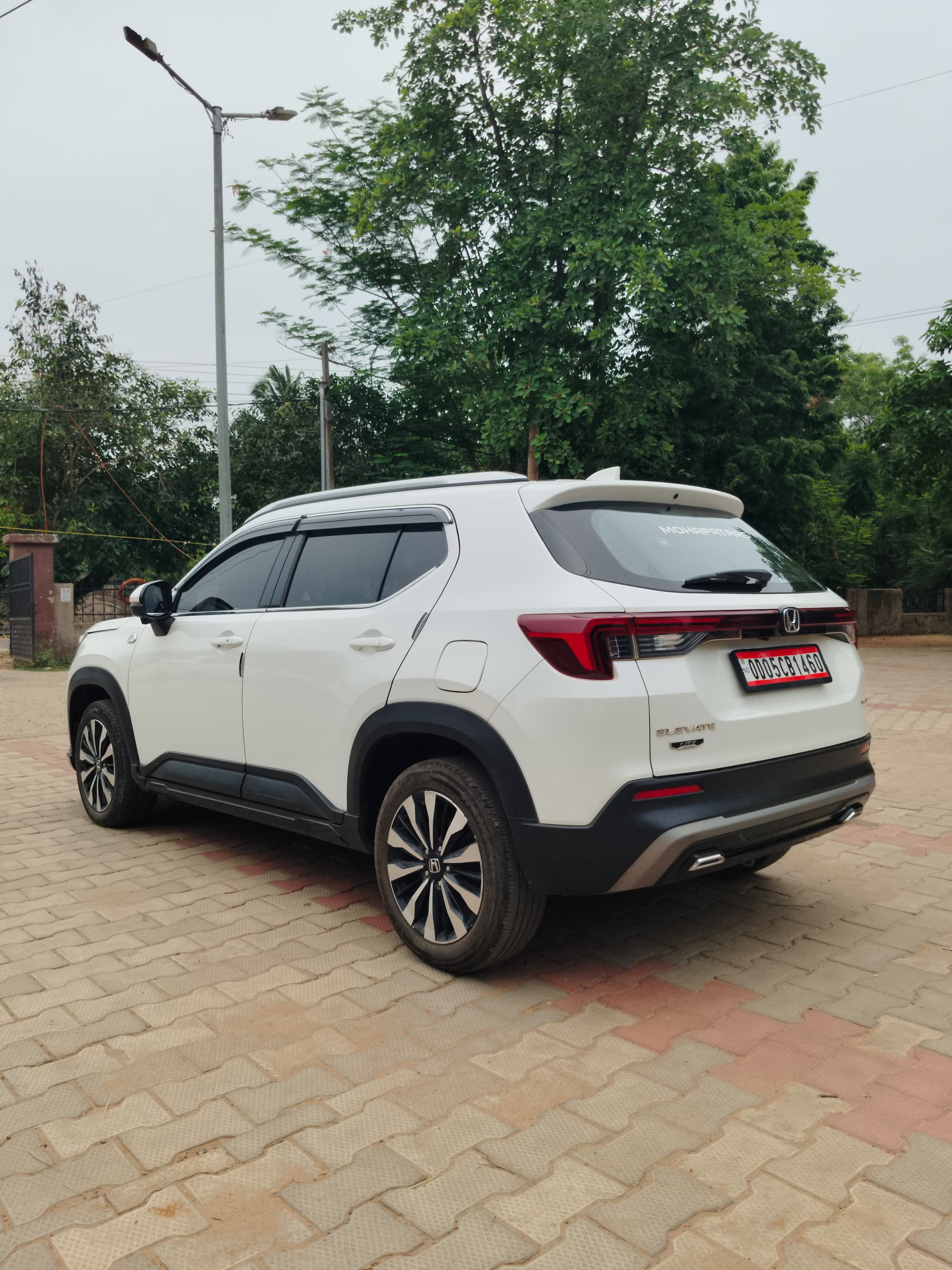Vehicle image 13