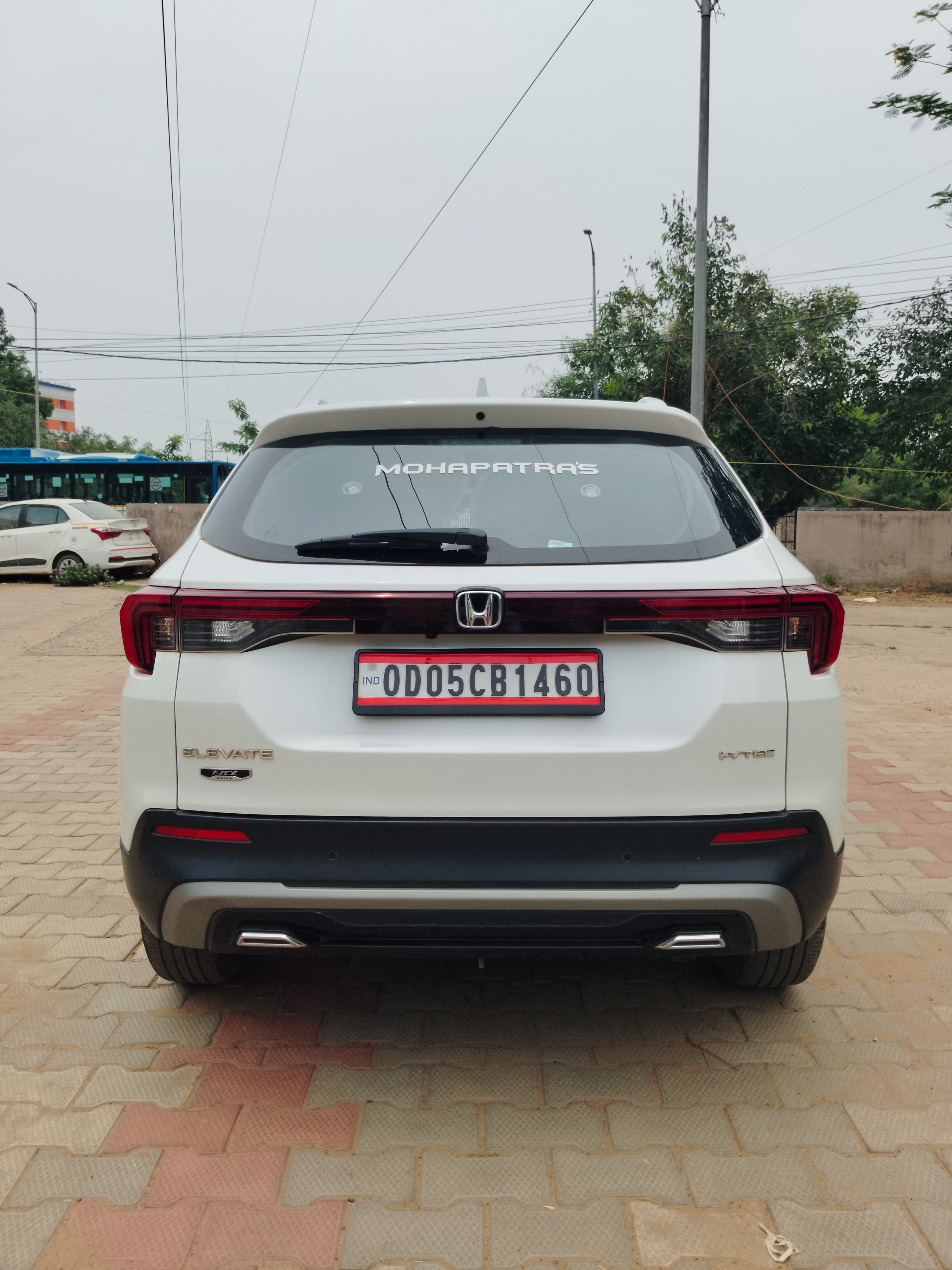 Vehicle image 14