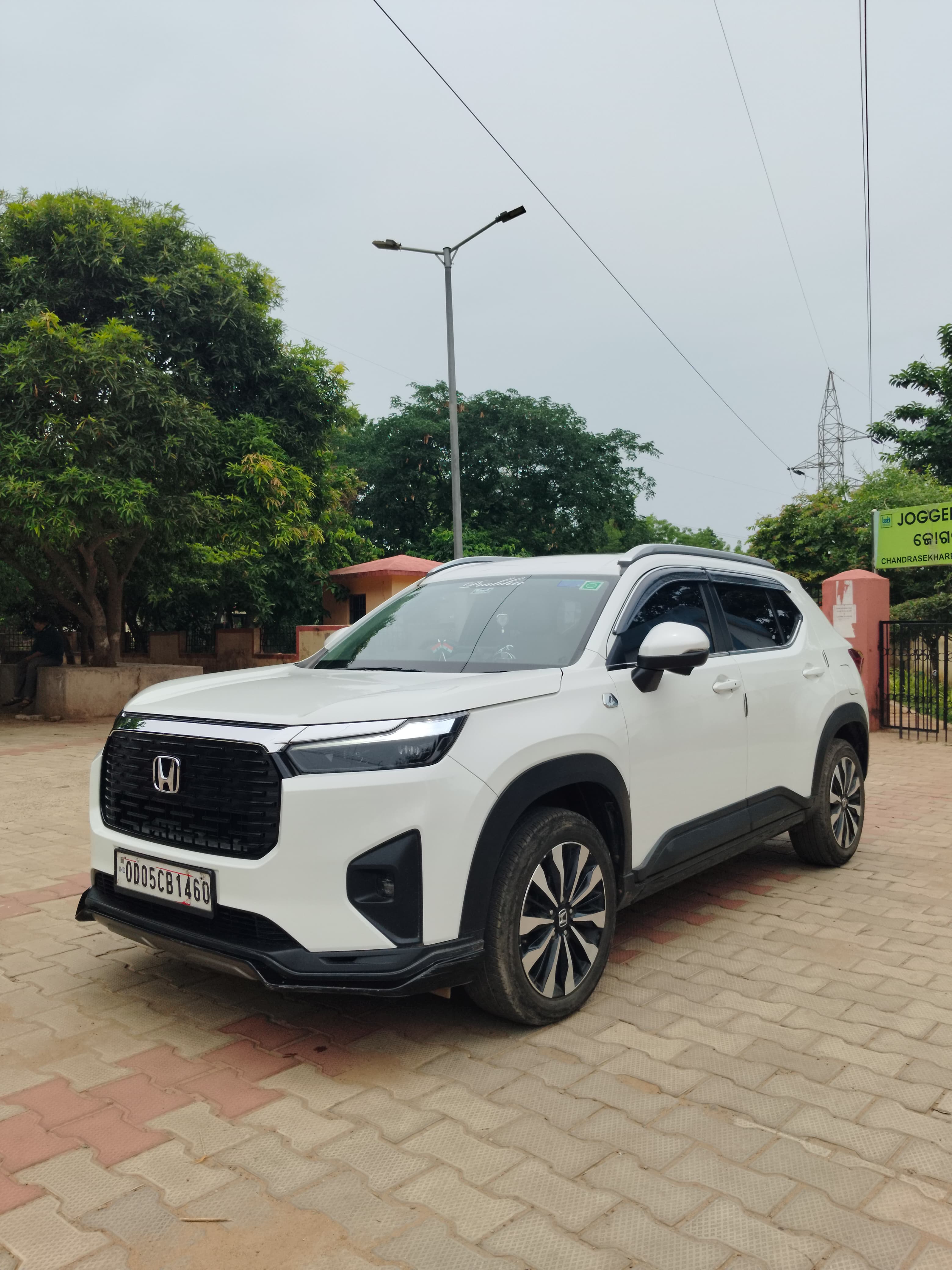 Vehicle image 6