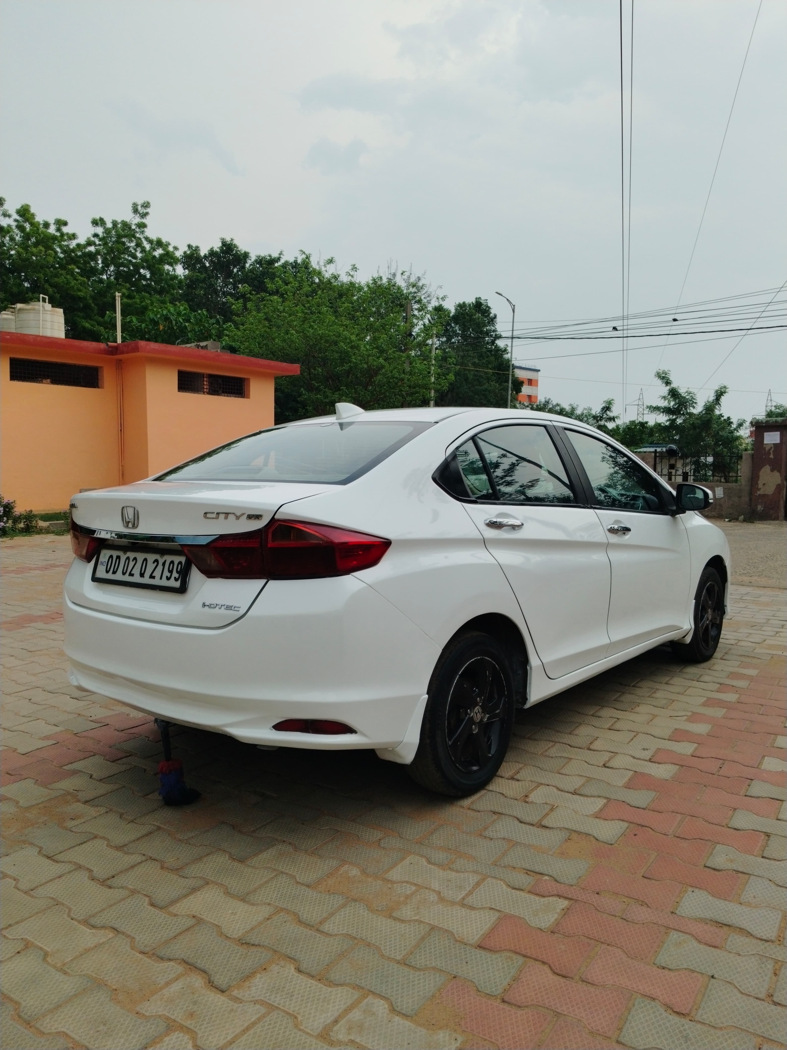 Vehicle image 4