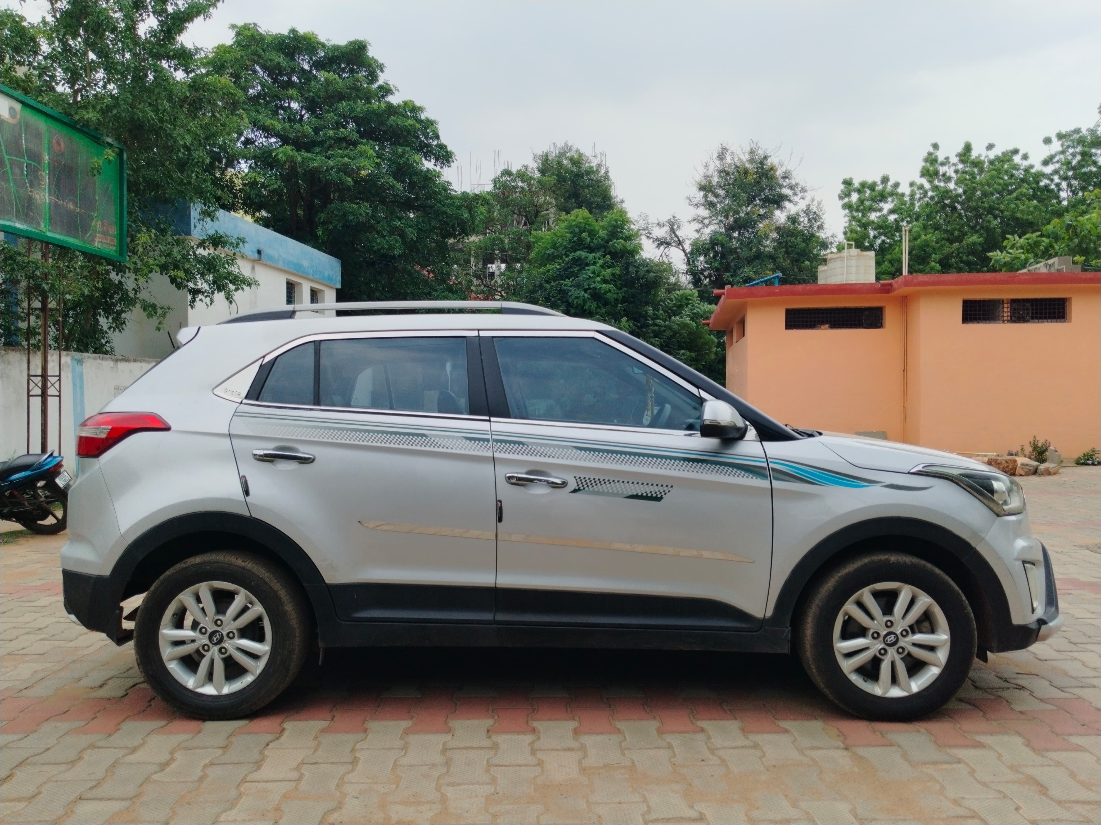 Vehicle image 15