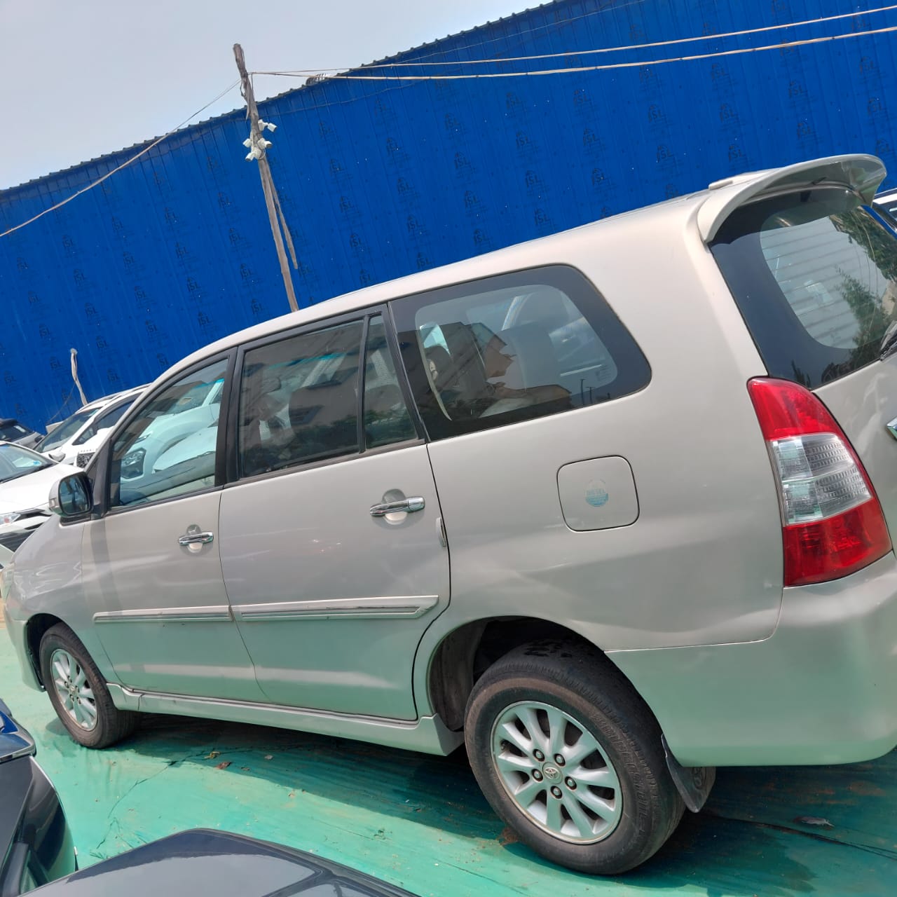 Vehicle image 5
