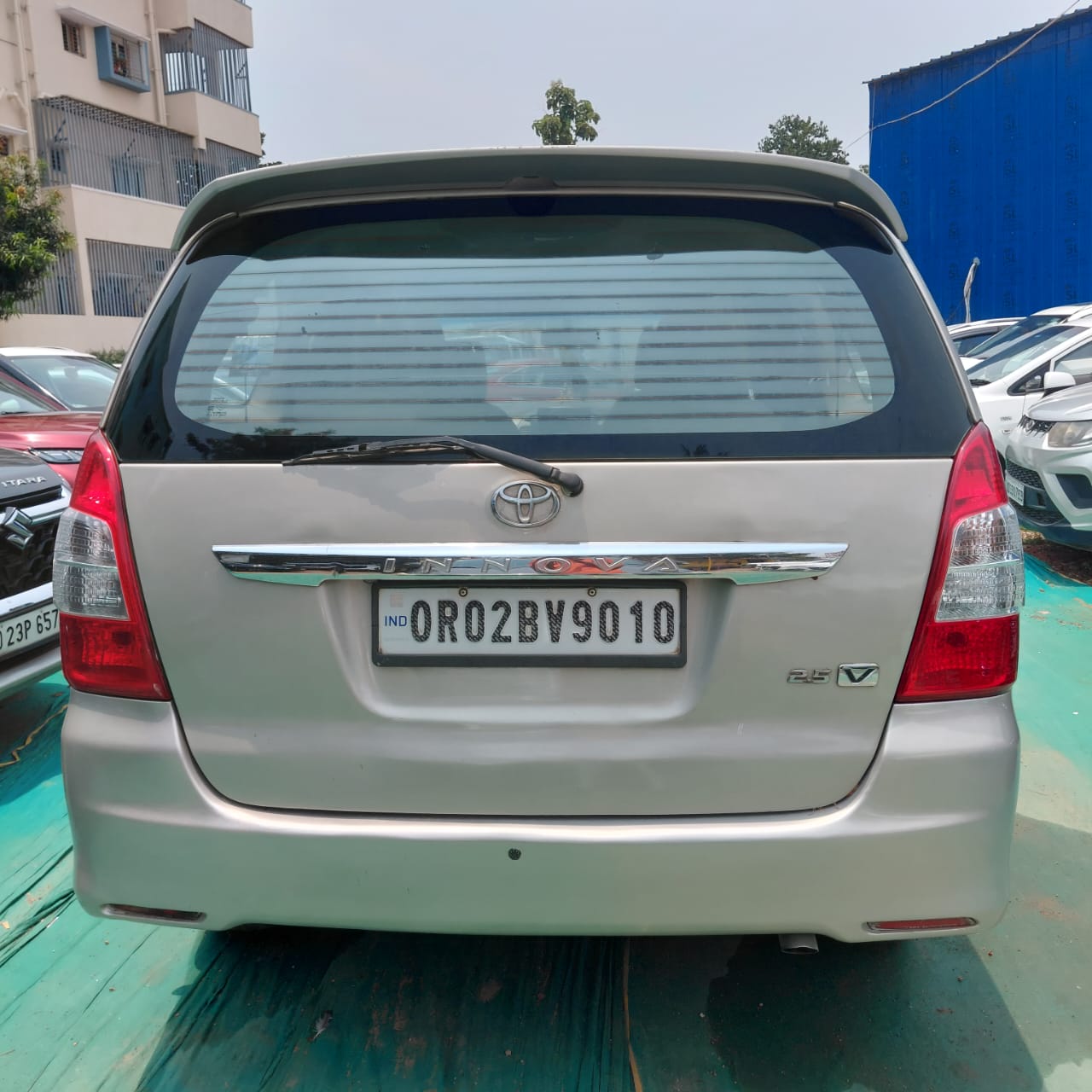 Vehicle image 12
