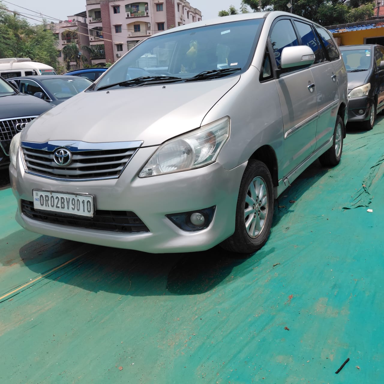 Vehicle image 10