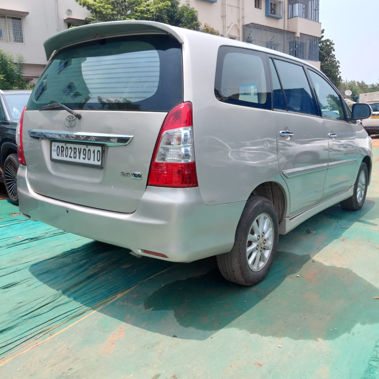 Vehicle image 4