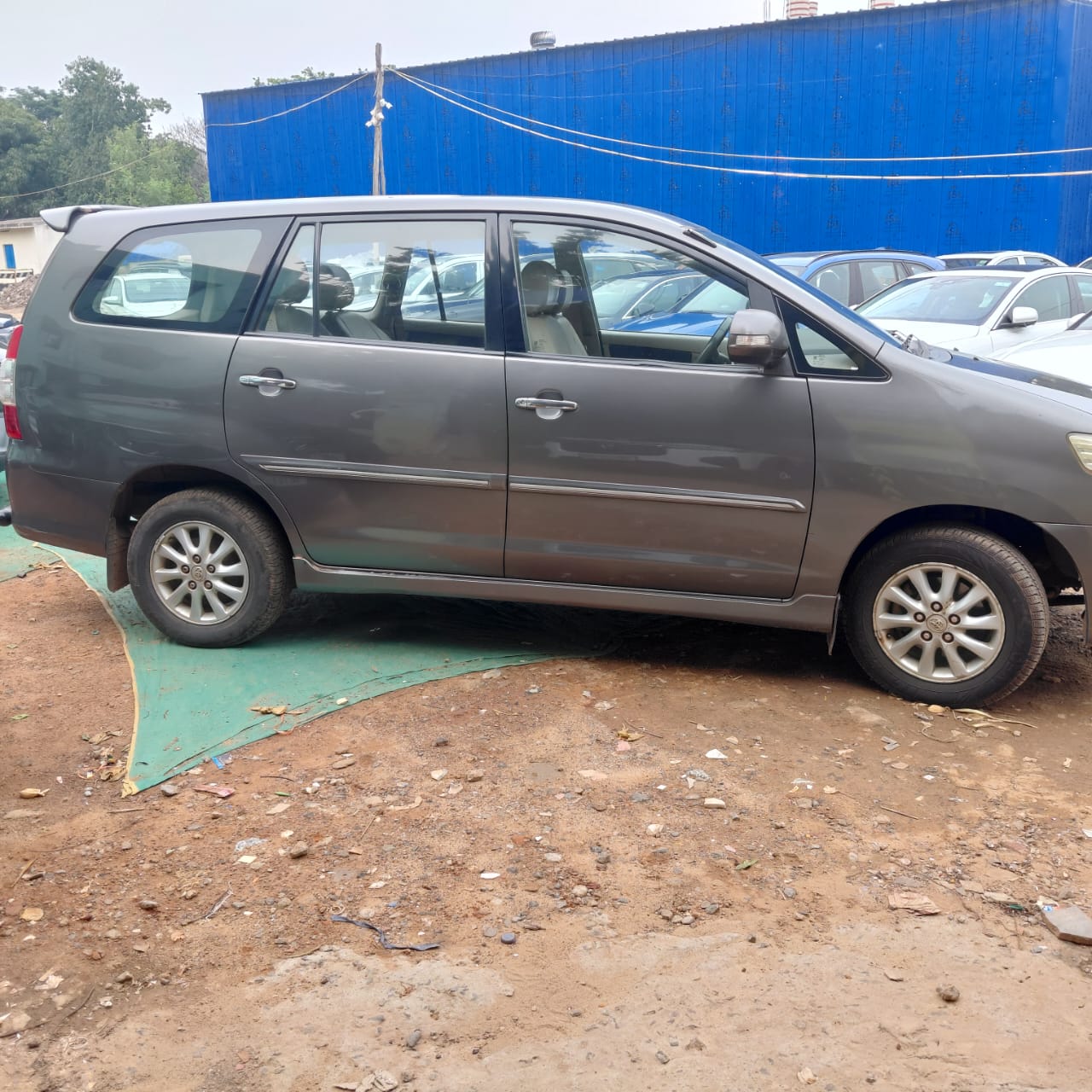Vehicle image 4