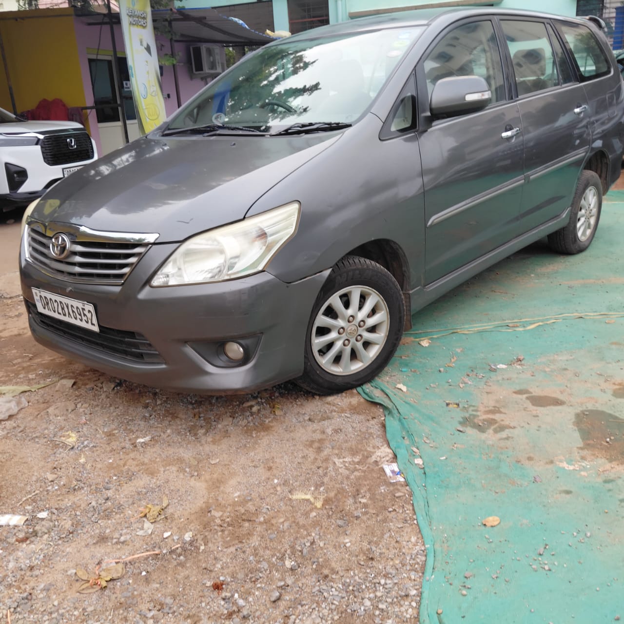 Vehicle image 3