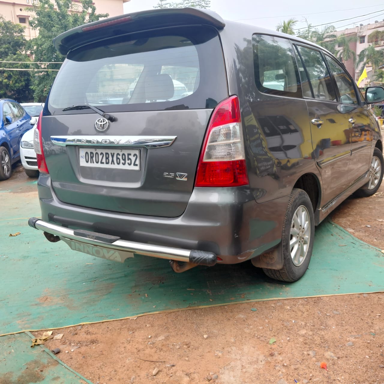 Vehicle image 10