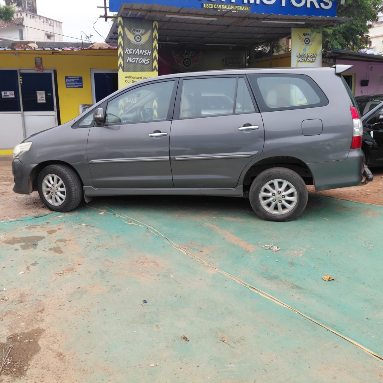 Vehicle image 5