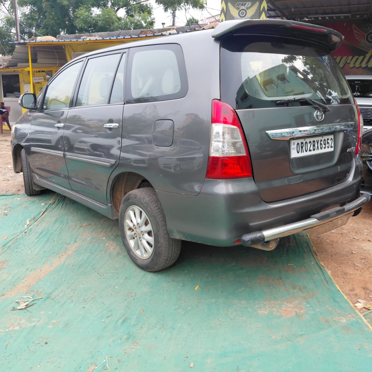 Vehicle image 9