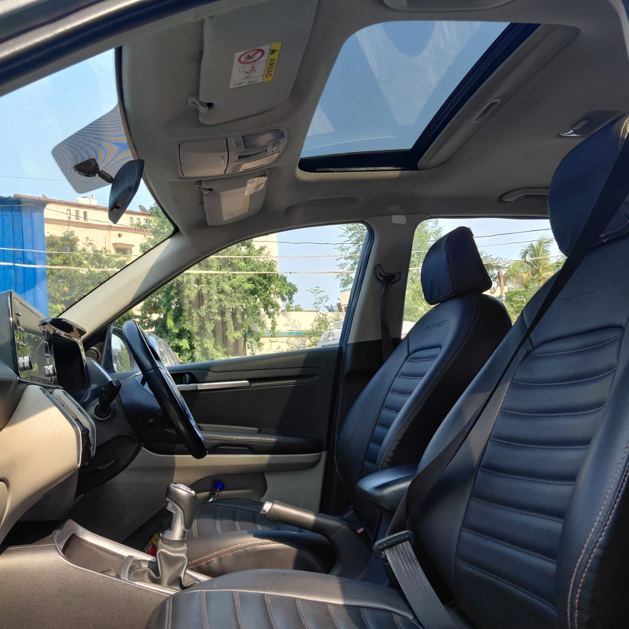 Vehicle image 7