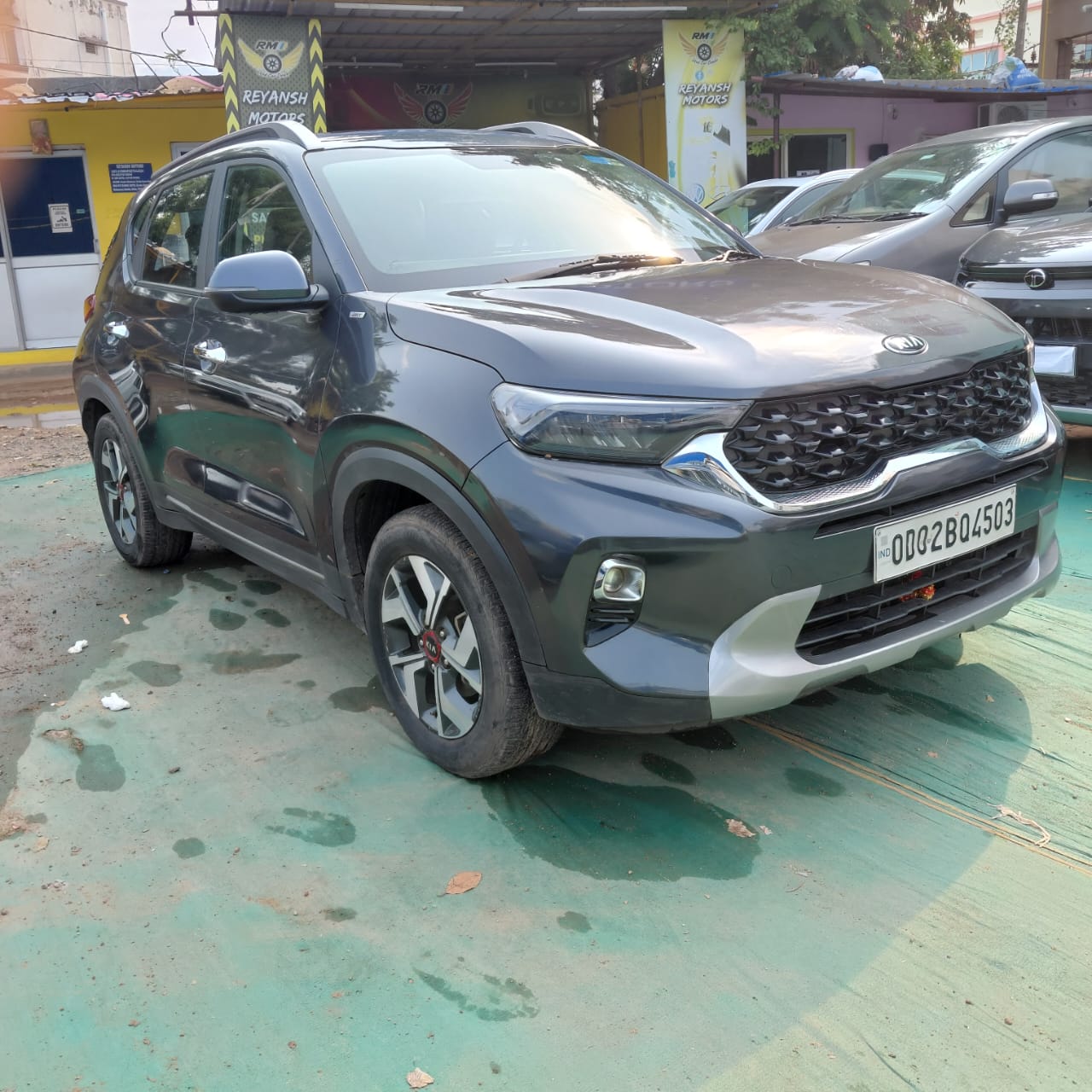 Vehicle image 4