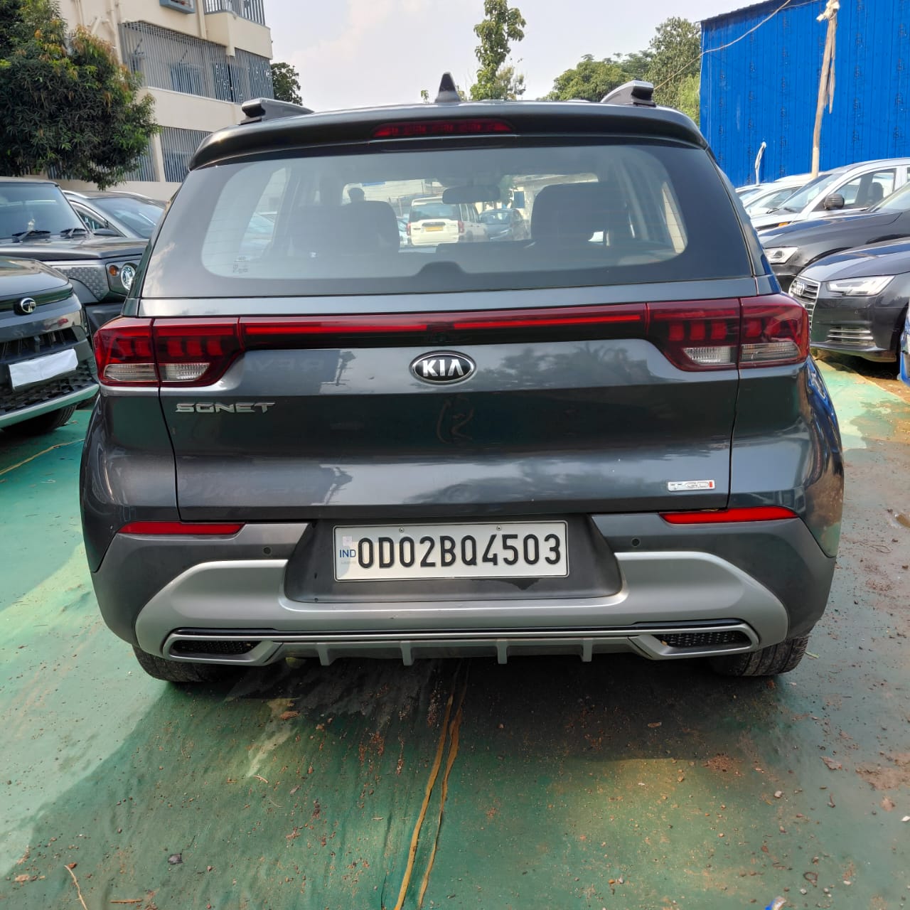 Vehicle image 11