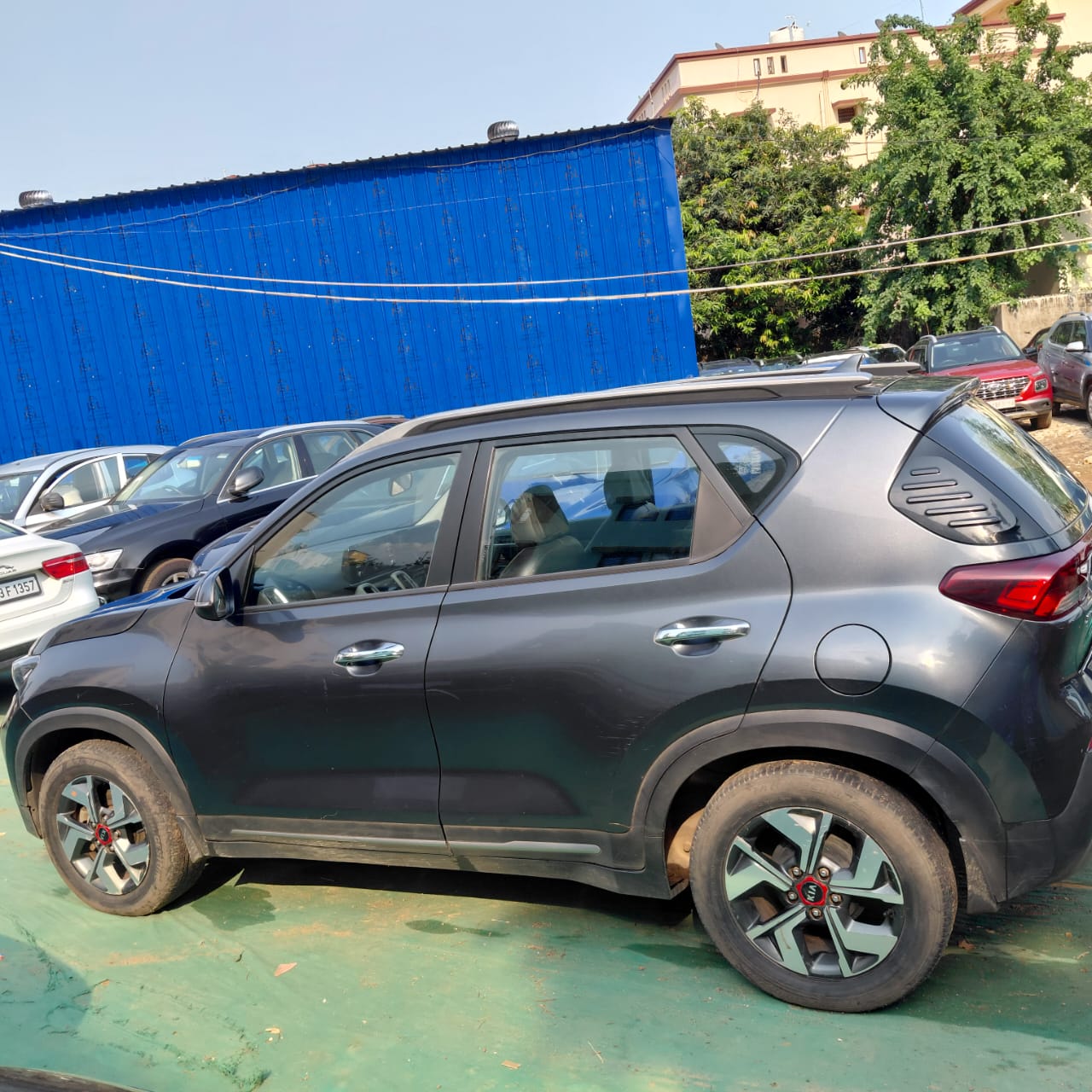 Vehicle image 3