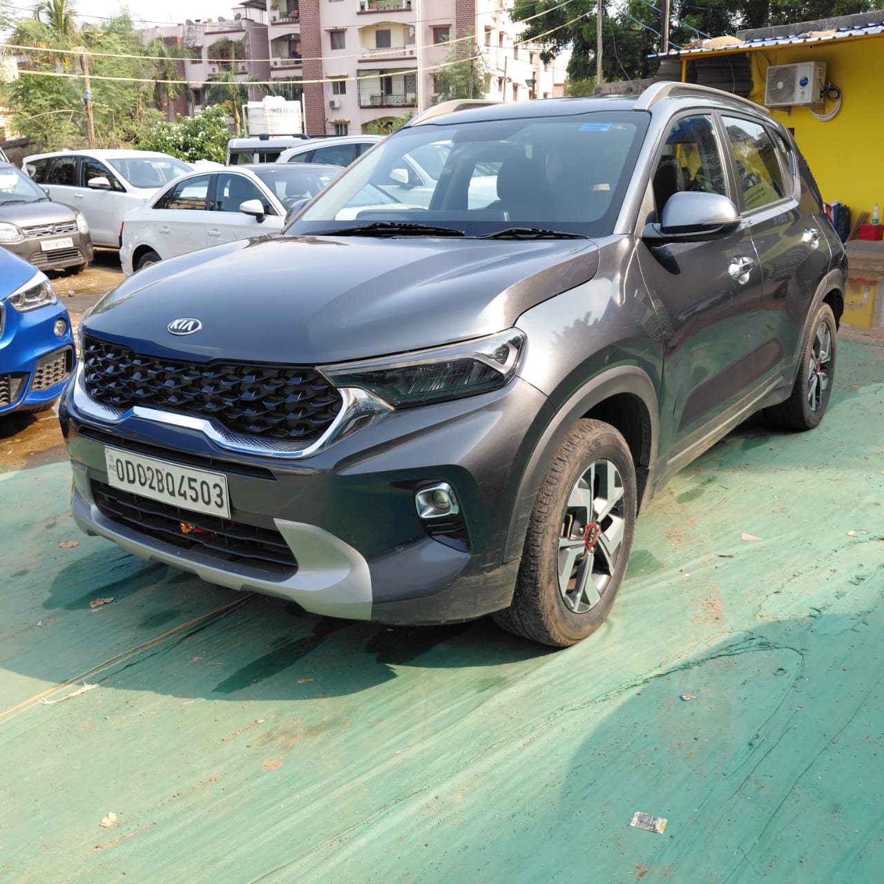 Vehicle image 5